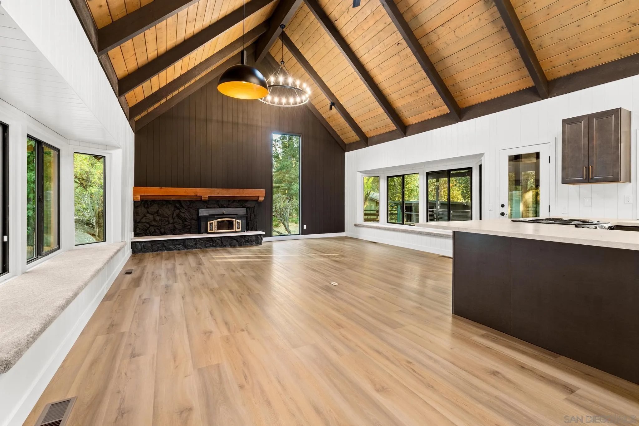 https://cdn.realtyfeed.com/cdn/127/250040940/ea1fe80cf08c2f1f59d9142aafc7b78c.webp