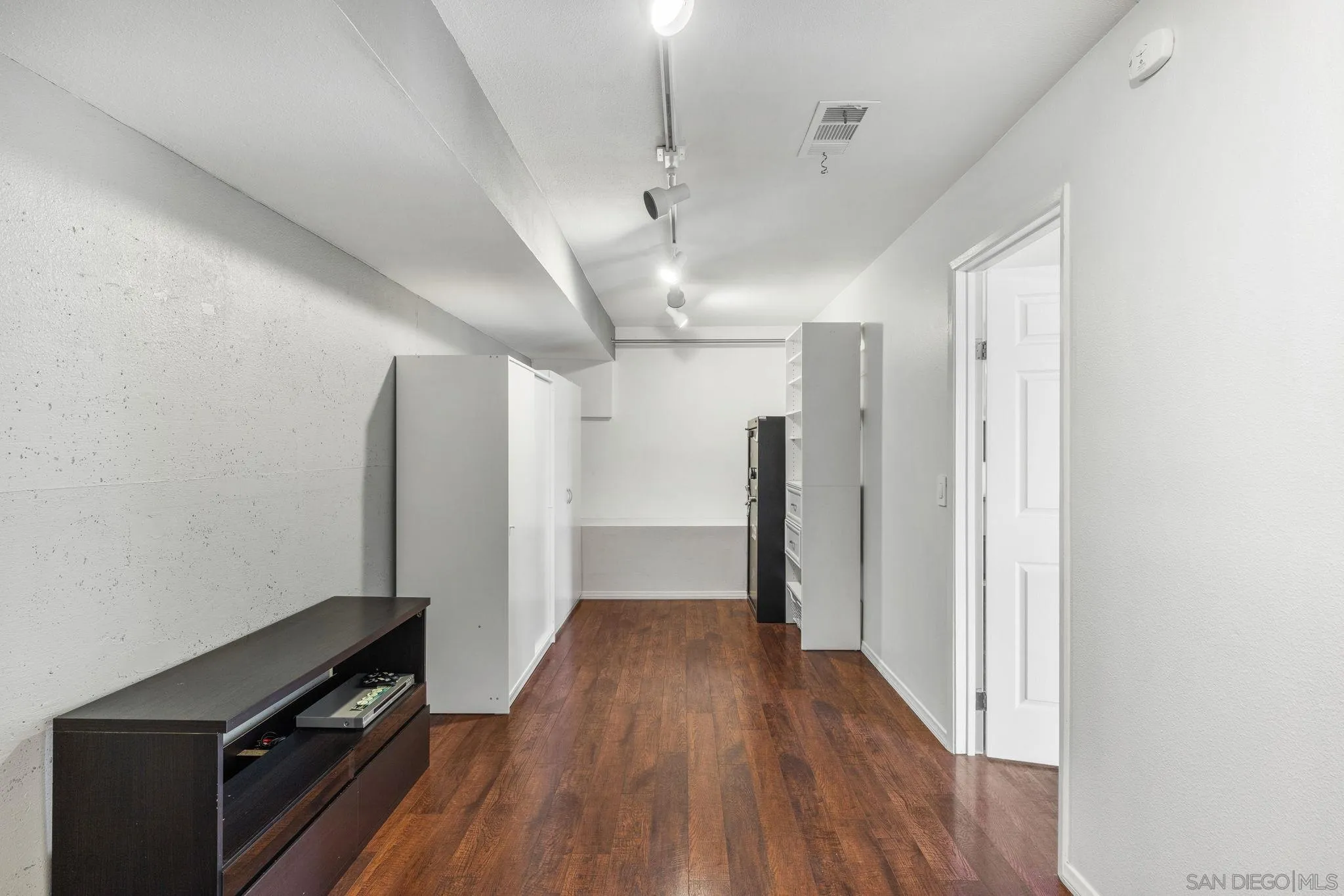 https://cdn.realtyfeed.com/cdn/127/250040941/6f17586d13bd048c37ea310d6bf76f35.webp
