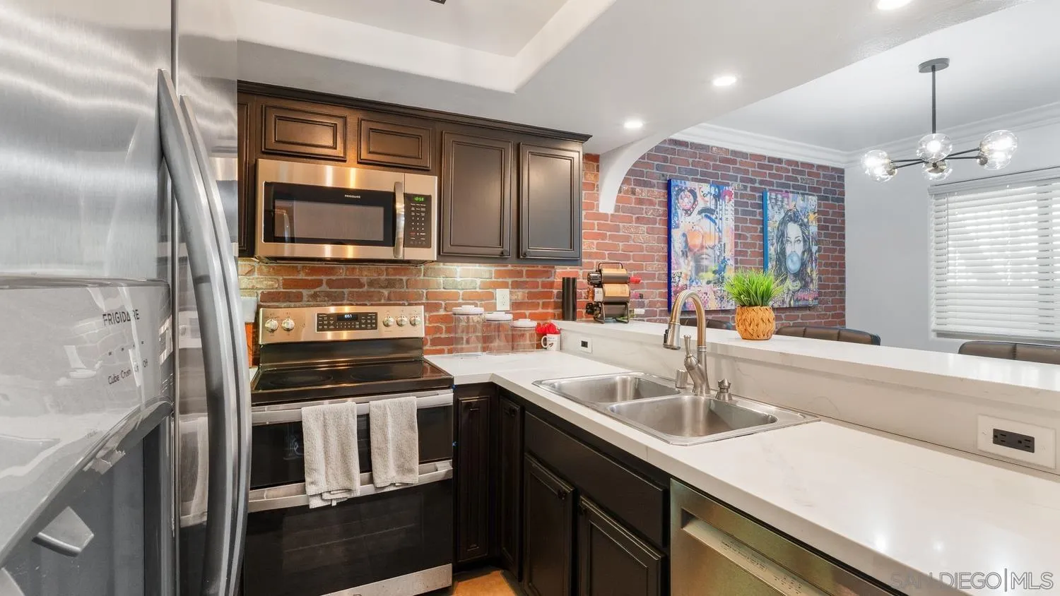 https://cdn.realtyfeed.com/cdn/127/250040944/f817e7271b8d0547d5af9c1e2fd9a9ef.webp