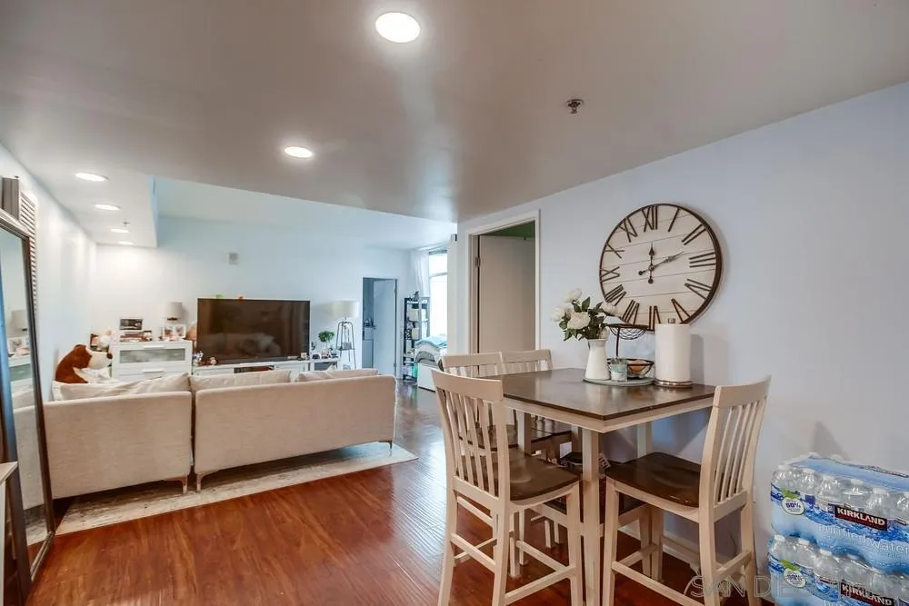 https://cdn.realtyfeed.com/cdn/127/250040945/941d6aa5db0c0e417f794be049fc90e8.webp