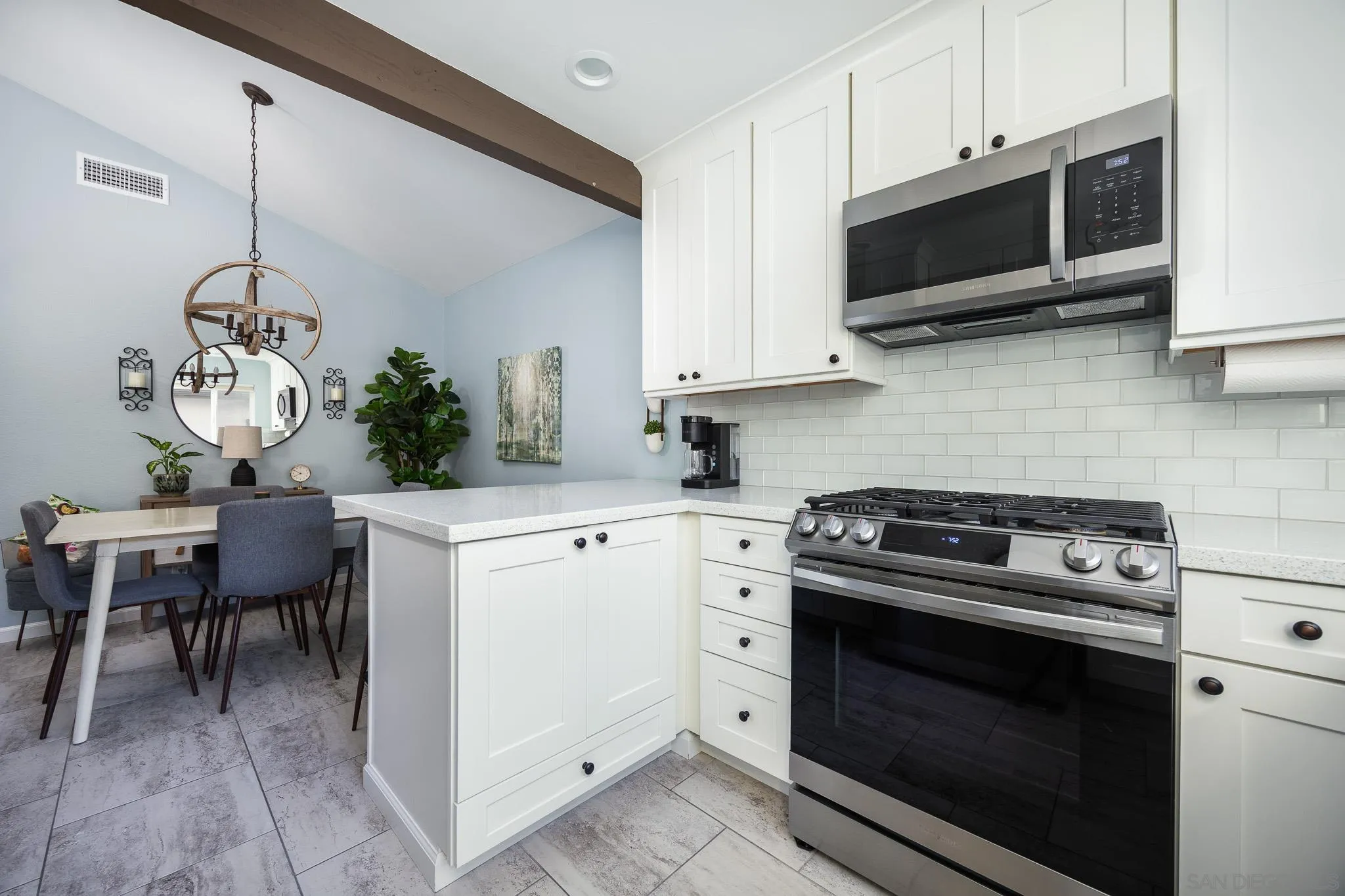 https://cdn.realtyfeed.com/cdn/127/250040948/2a9cb9ca5e8e8a30be19805f42419a4f.webp