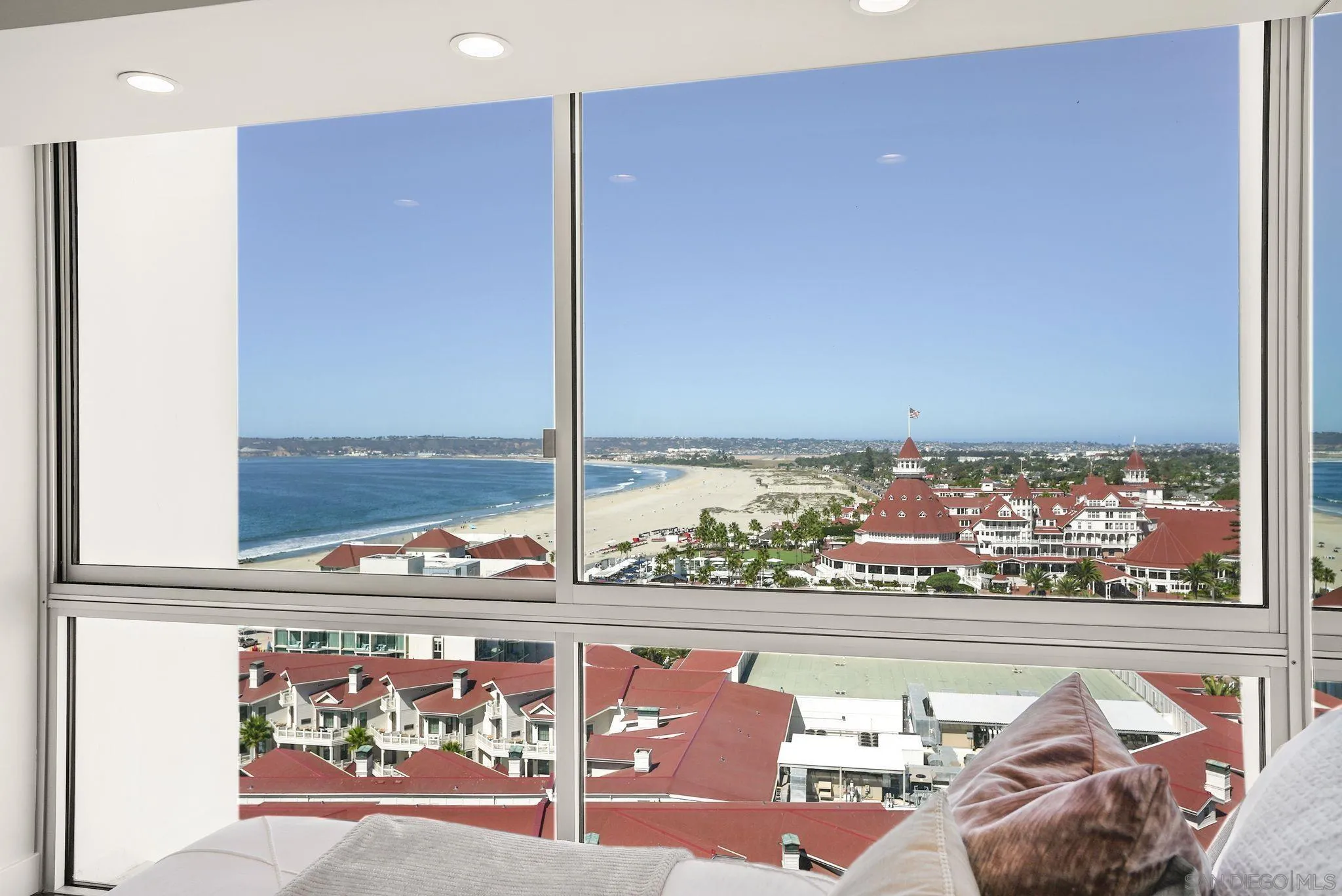 https://cdn.realtyfeed.com/cdn/127/250040950/7fead472e0b3ac3c00f44b81d8d6e939.webp