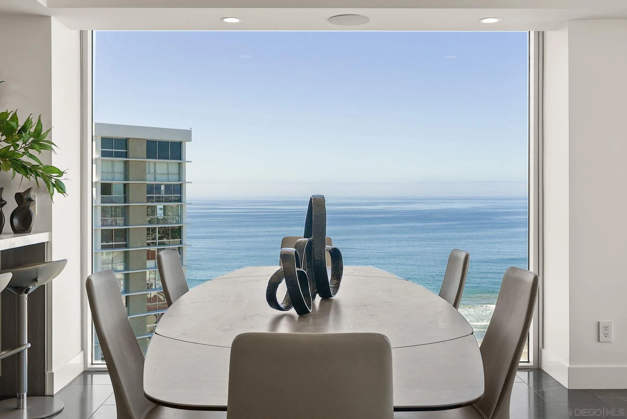 https://cdn.realtyfeed.com/cdn/127/250040950/a5ce66eb920dc2ddf6d2850879f6ea35.webp