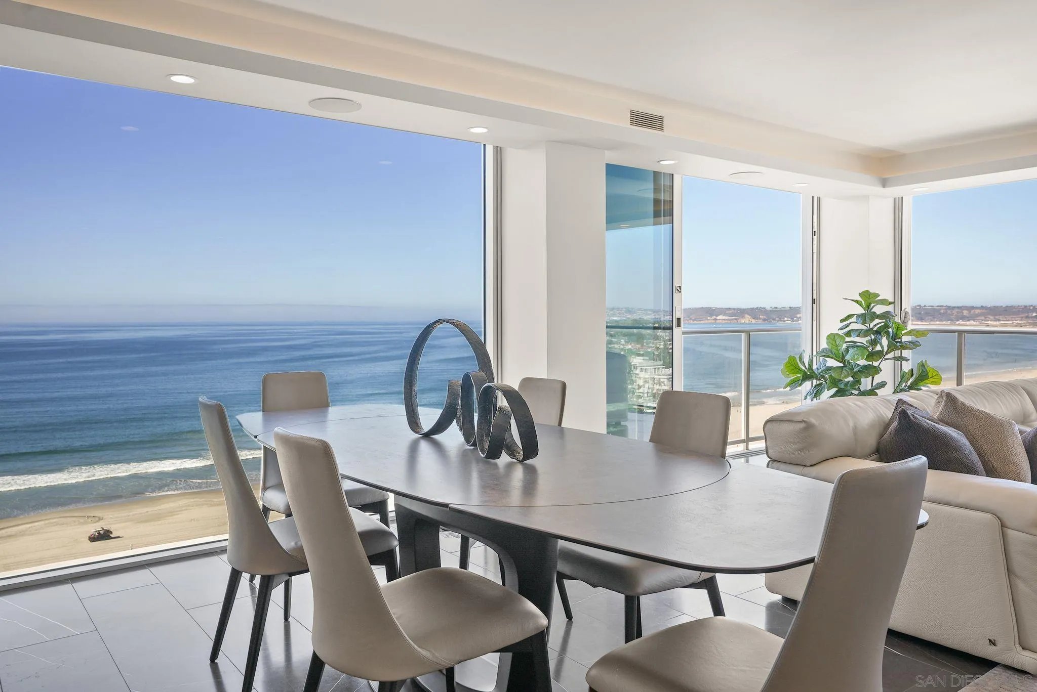 https://cdn.realtyfeed.com/cdn/127/250040950/f5d984674baaf82a8e1d9d6b69d309b2.webp