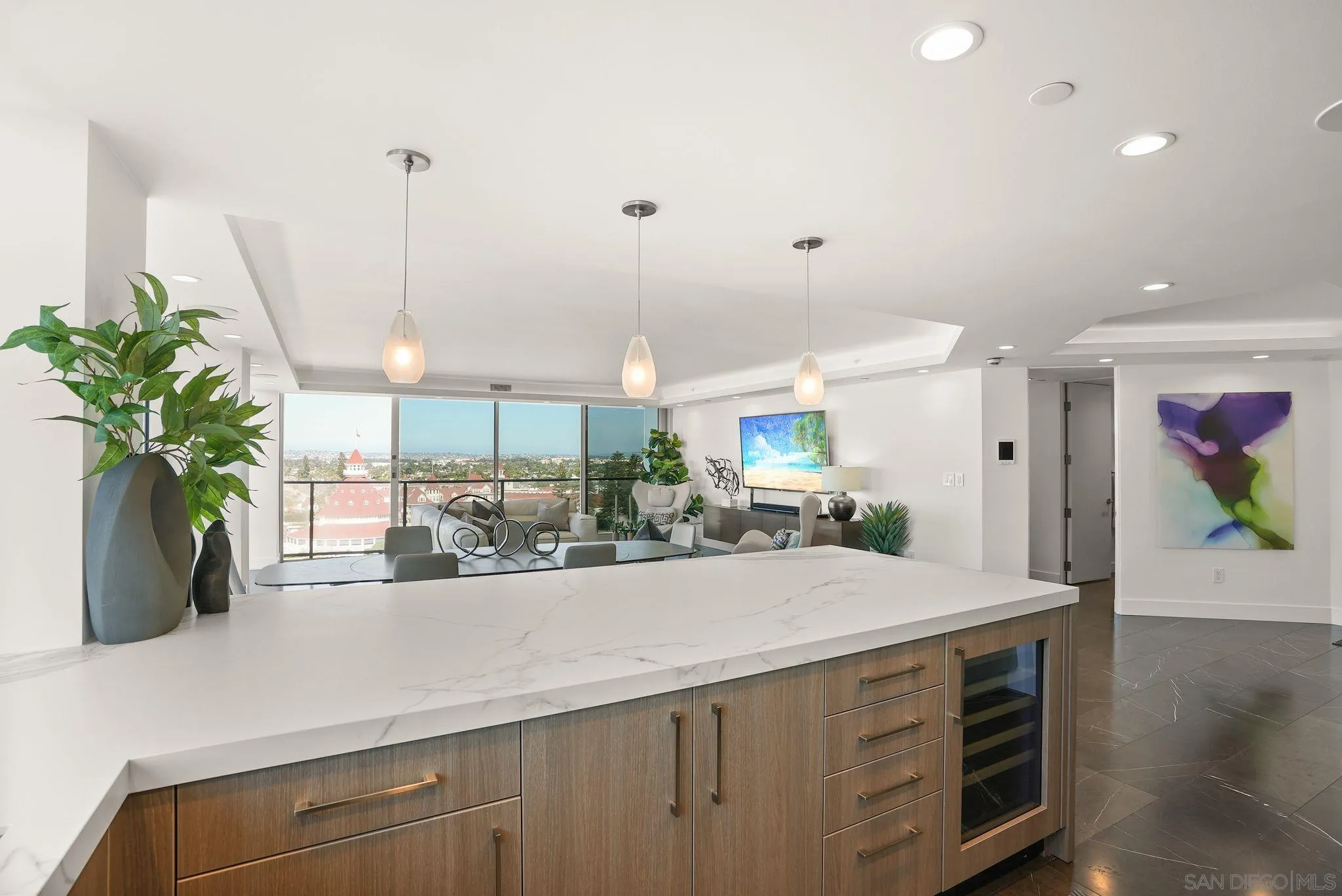 https://cdn.realtyfeed.com/cdn/127/250040950/f80dab5c517daa102108dd032d71d6cb.webp