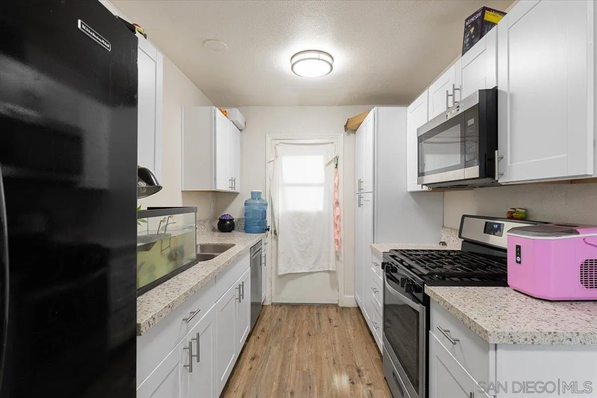 Photo #12: 250040951 Listing: Photo #12