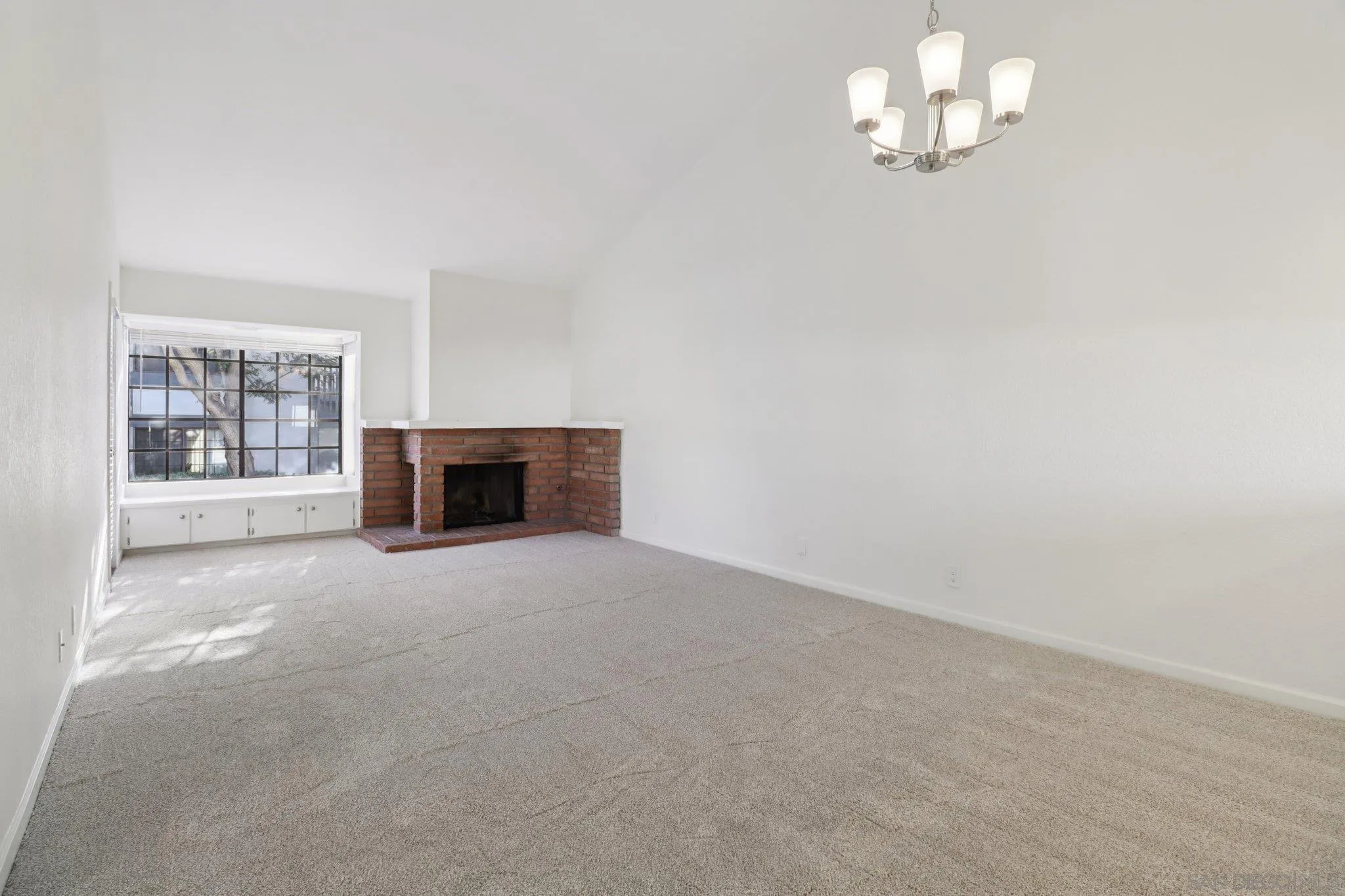 Photo #10: 250040954 Listing: Photo #10