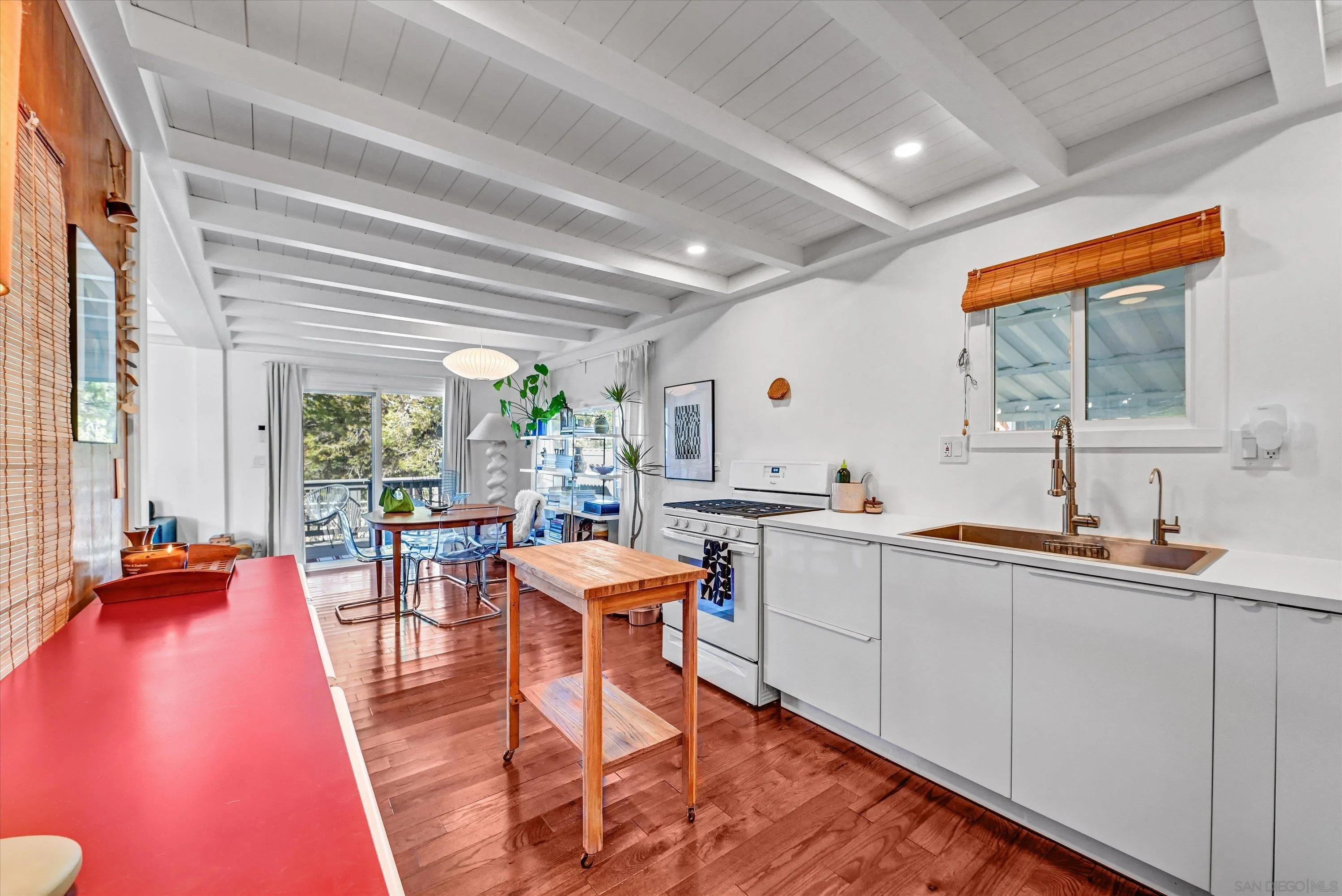 https://cdn.realtyfeed.com/cdn/127/250040959/01ad12627af053d8a8543510048c38fe.webp