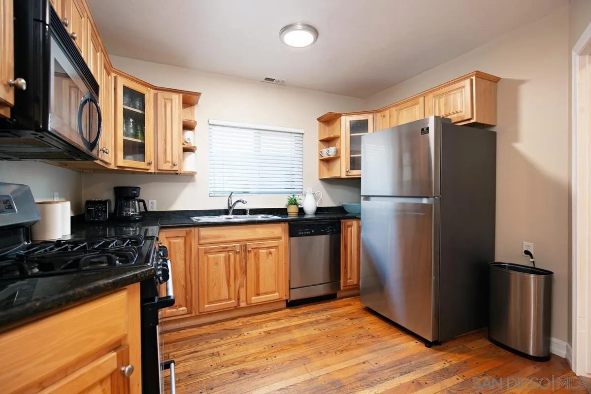 https://cdn.realtyfeed.com/cdn/127/250040960/c5e296c3fa5c95fced6f12d479cafa8a.webp