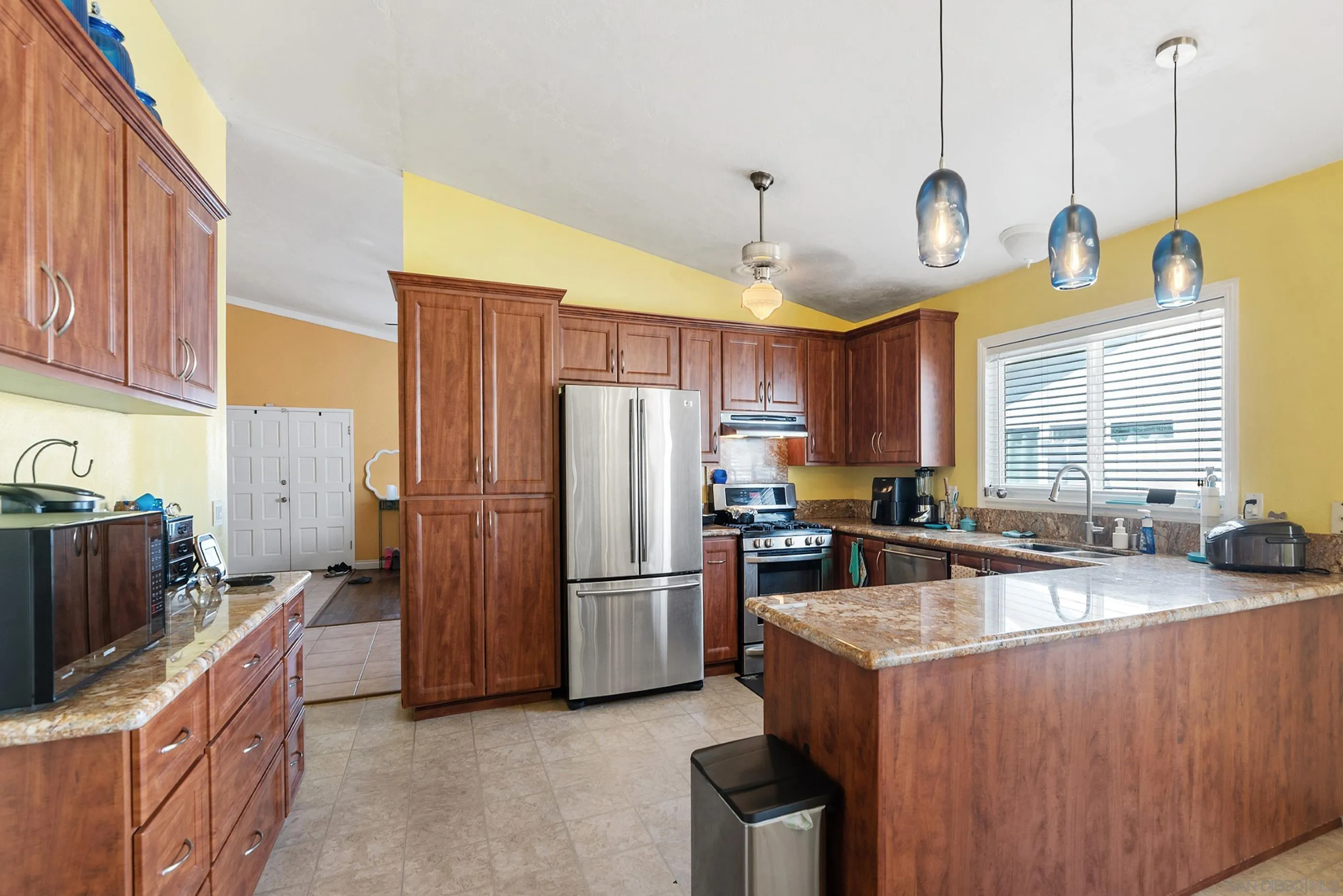 https://cdn.realtyfeed.com/cdn/127/250040962/30b95f6525db5faaf09cf1f4b3436b0f.webp