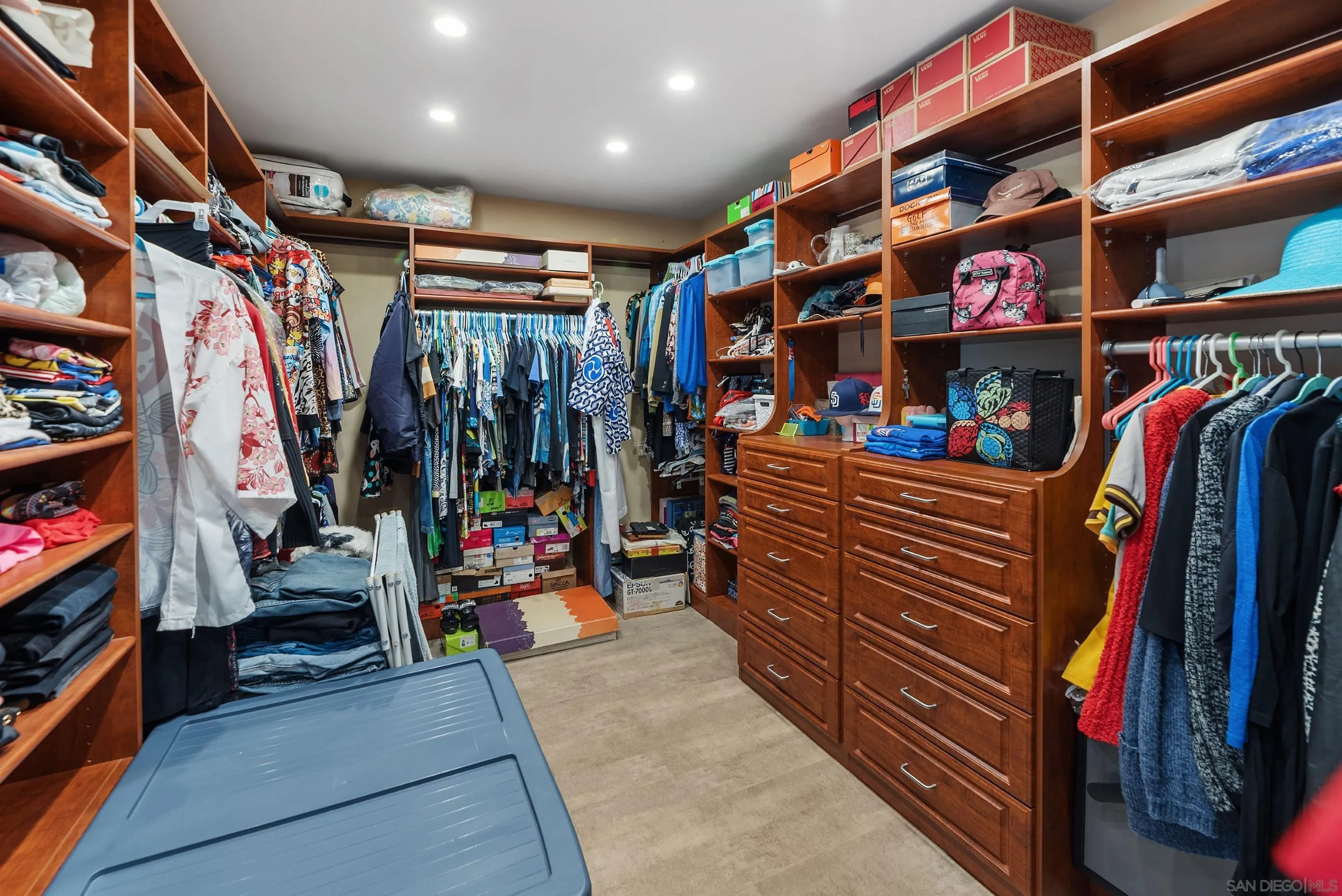 https://cdn.realtyfeed.com/cdn/127/250040962/957fdb42a11ed85145adefcaef30ba9d.webp