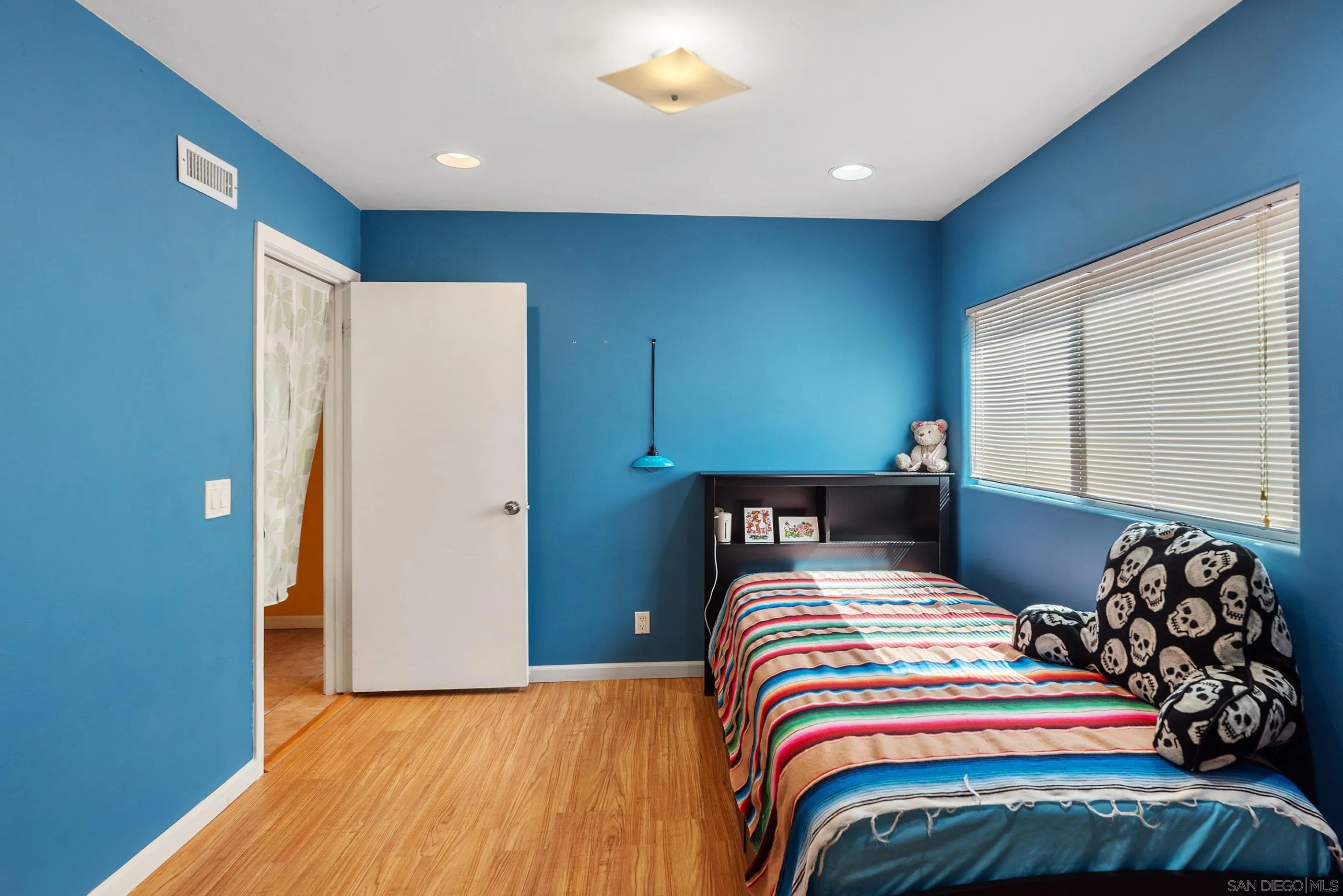 https://cdn.realtyfeed.com/cdn/127/250040962/cbc0b8f072020586955fc031ba0e2232.webp
