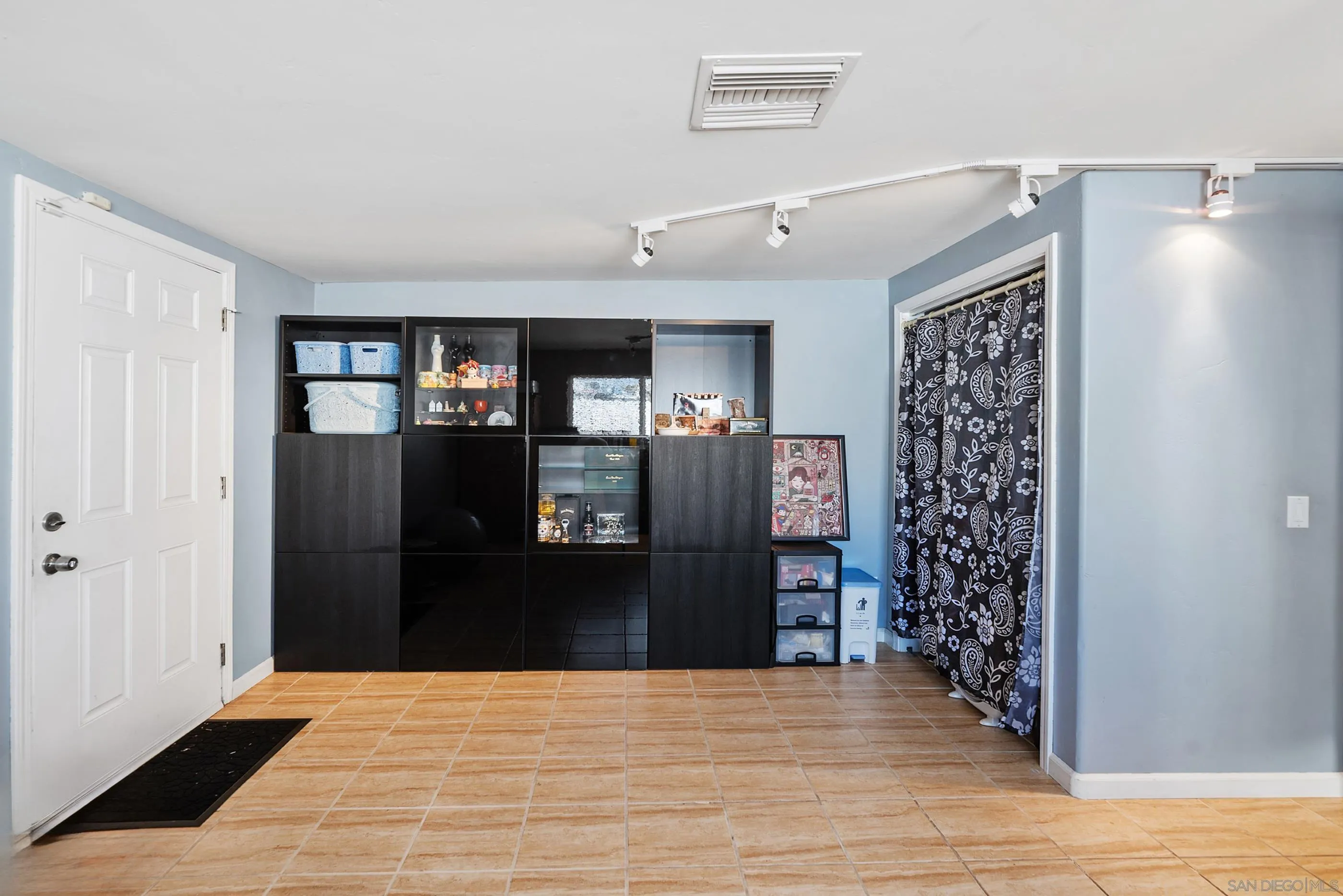 https://cdn.realtyfeed.com/cdn/127/250040962/f9fba5ddf7b2a6a5cd510672b564976e.webp