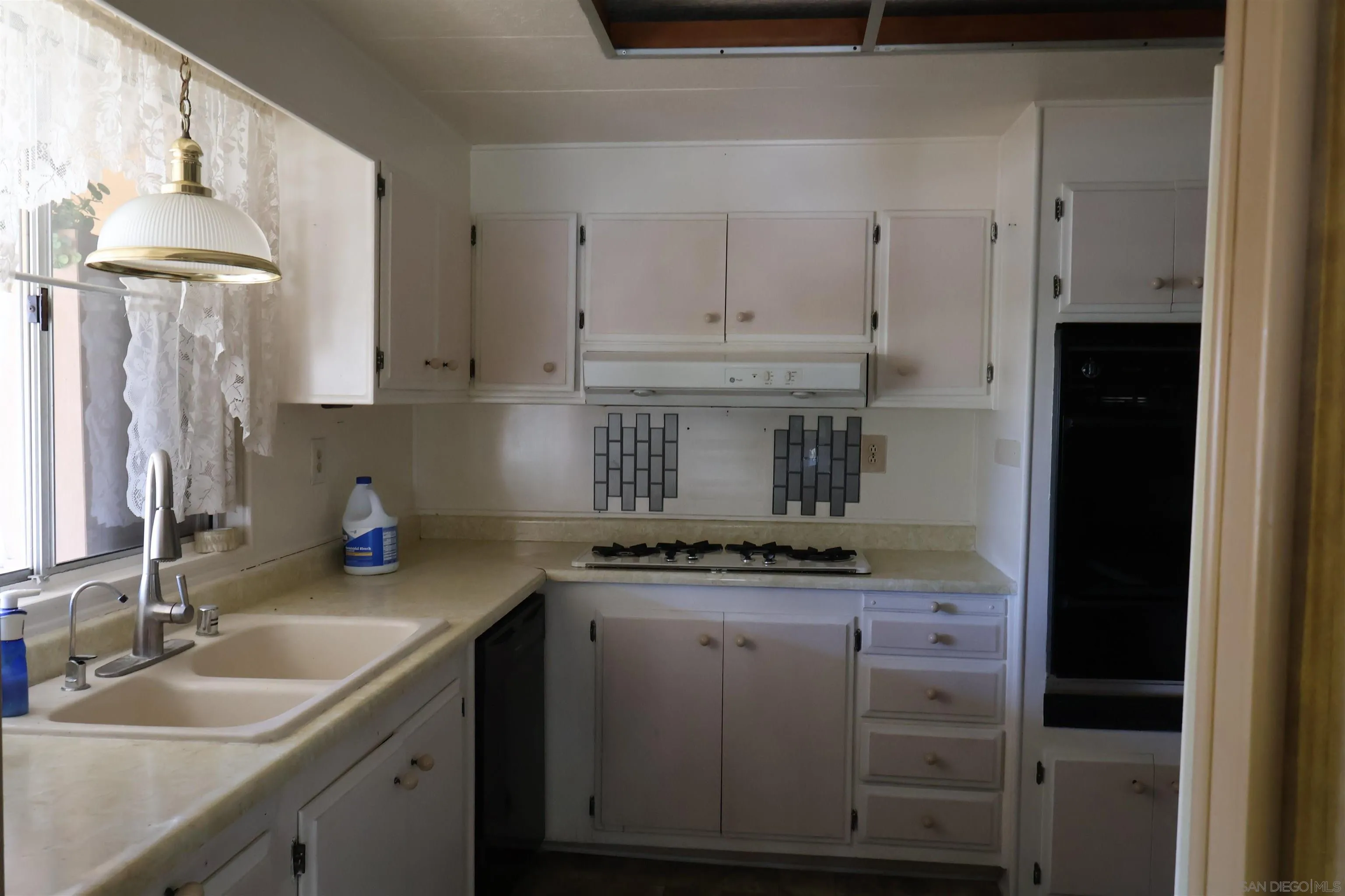 https://cdn.realtyfeed.com/cdn/127/250040963/22bbd31e3d7c1fe75d9e0979e2975cba.webp