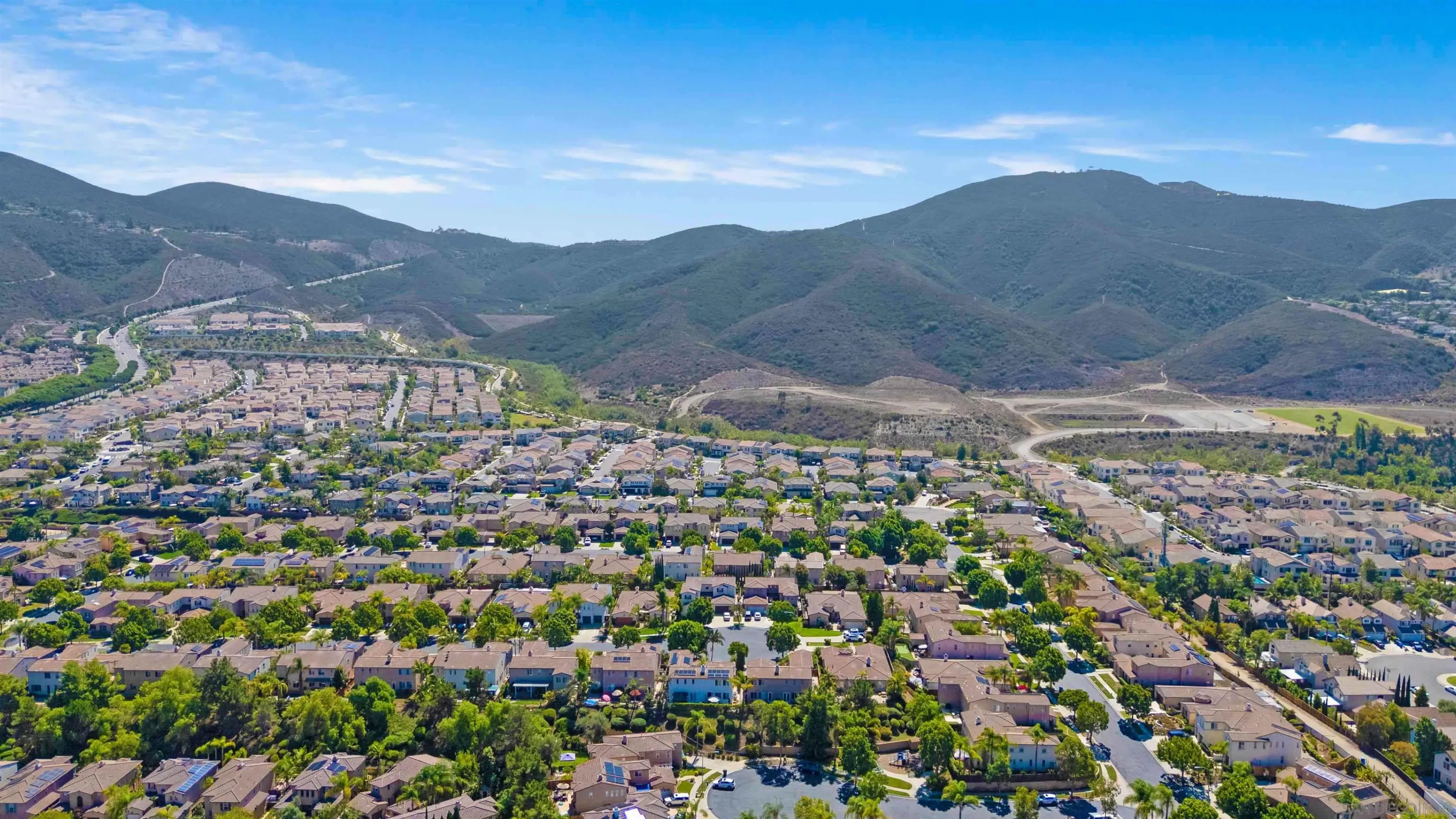 https://cdn.realtyfeed.com/cdn/127/250040965/a31f1bd0b3af4da89df0692f9a452333.webp