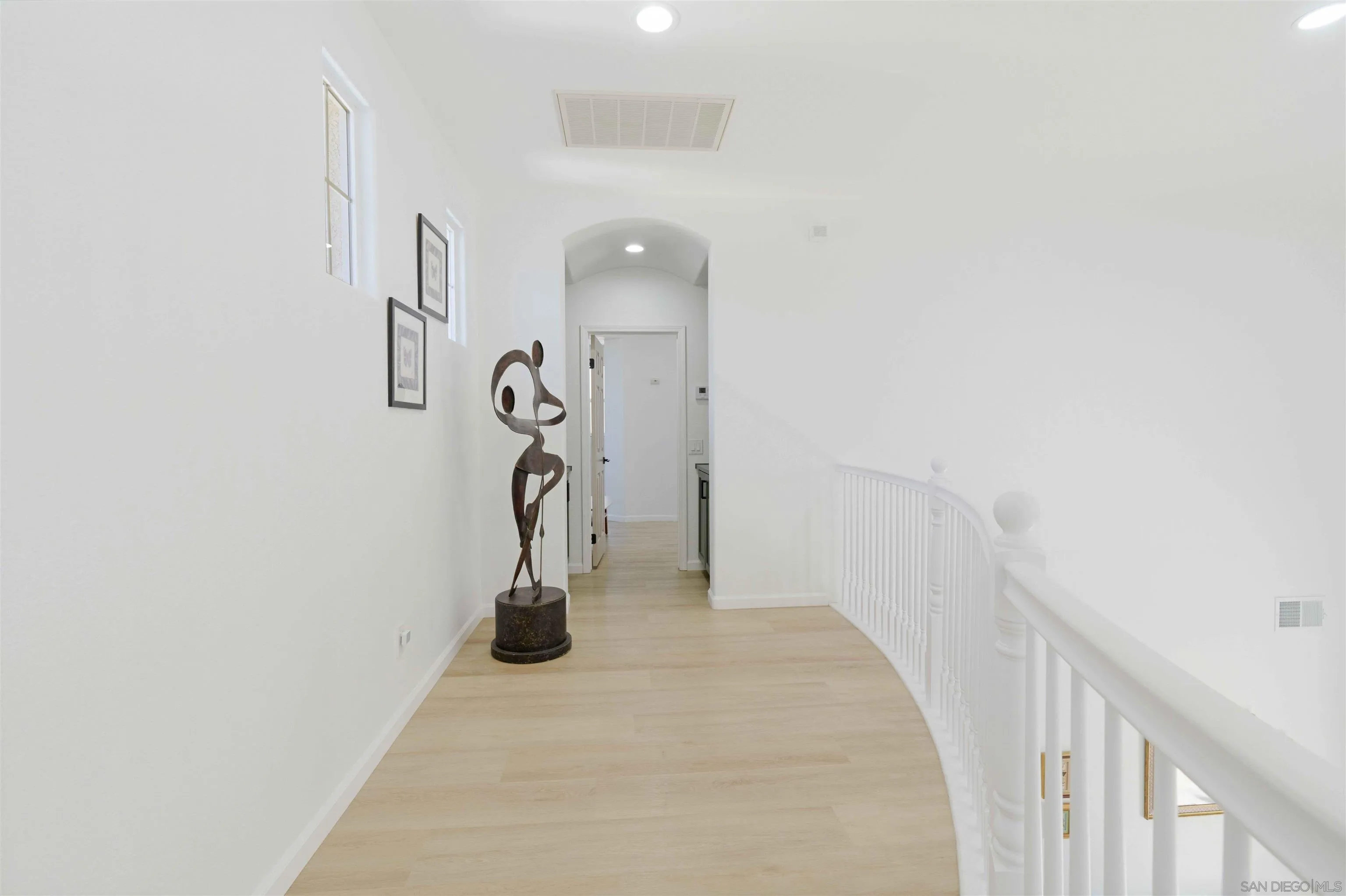 https://cdn.realtyfeed.com/cdn/127/250040965/b0afc6d8a594919bbe8b01ad21f604f7.webp