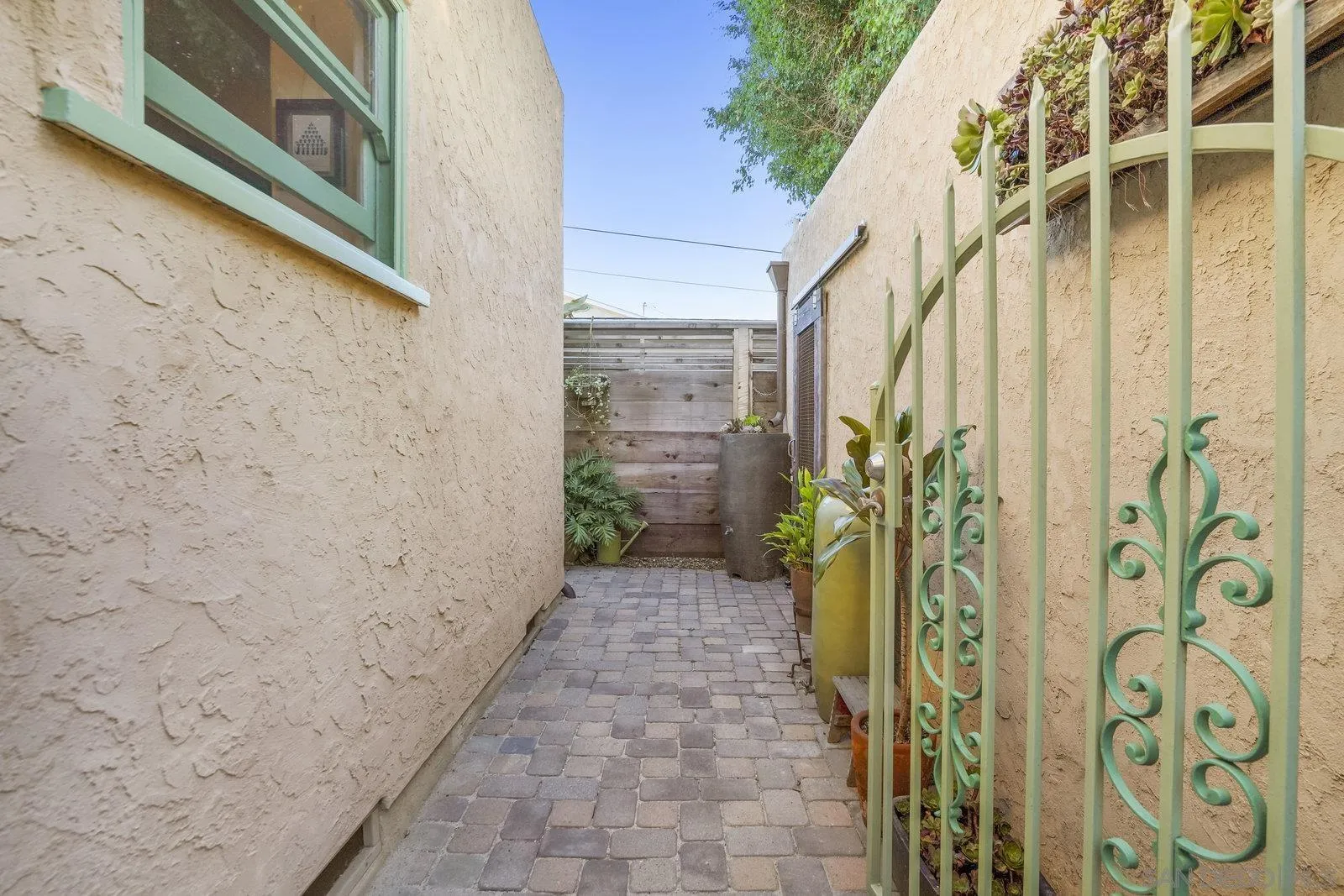 https://cdn.realtyfeed.com/cdn/127/250040972/2d9962b9b1f74bc248b1751319915eaa.webp