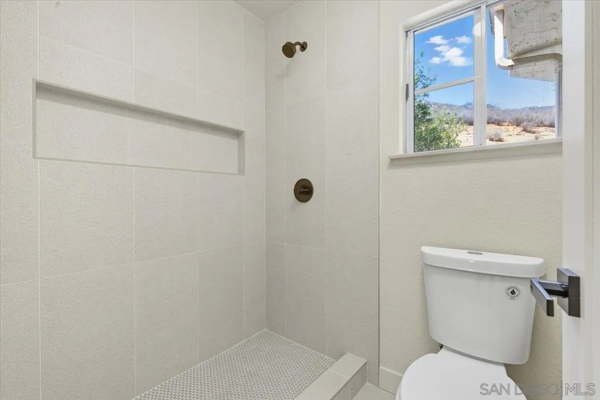 Photo #13: 250040973 Listing: Photo #13