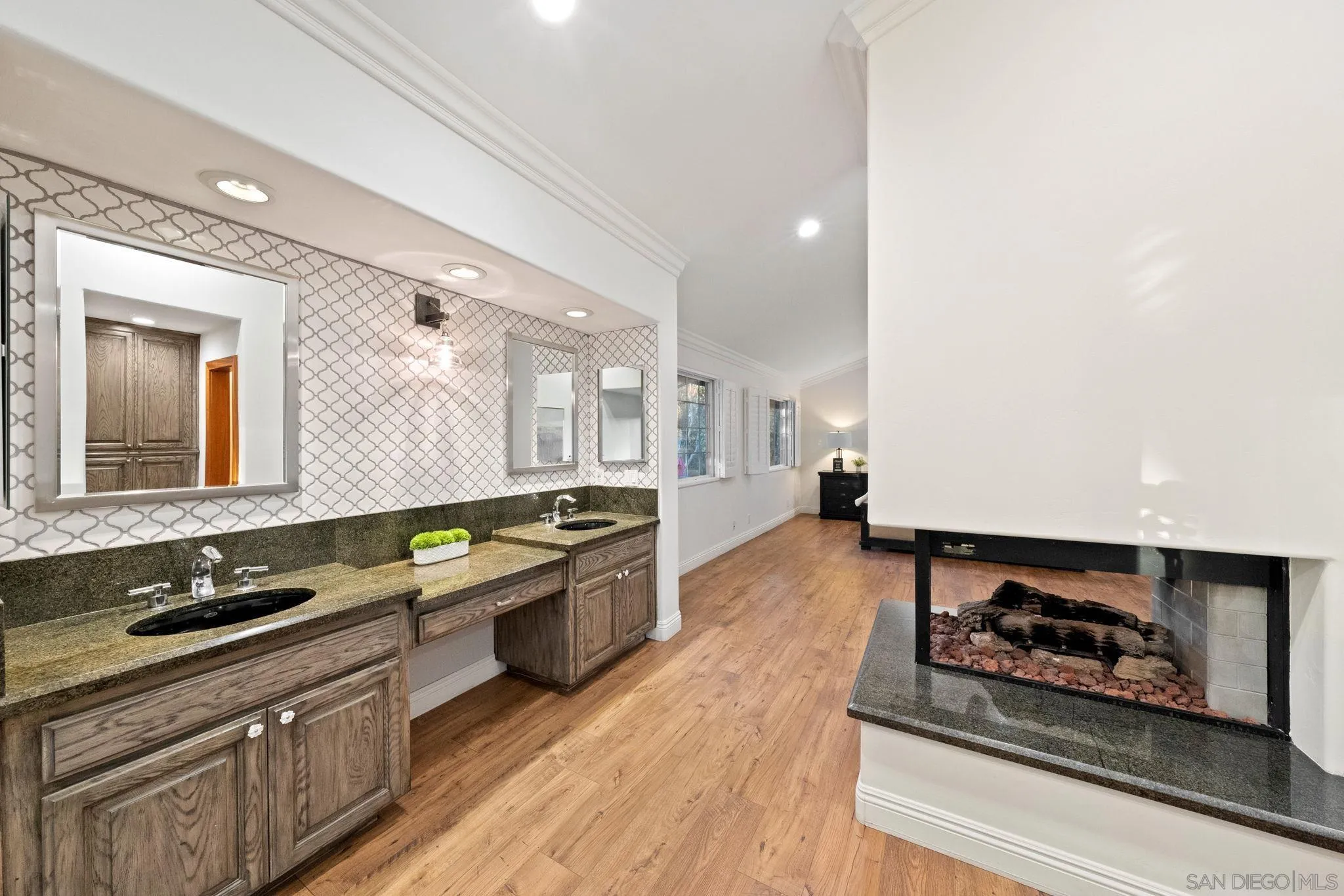 https://cdn.realtyfeed.com/cdn/127/250040974/b944da5760ff087bc1c169b9d6ed2377.webp