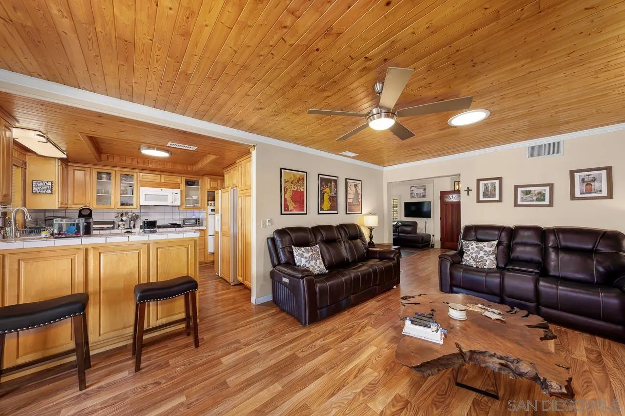 https://cdn.realtyfeed.com/cdn/127/250040978/6169bd86bddc646dc35fbd5c6d95928d.webp