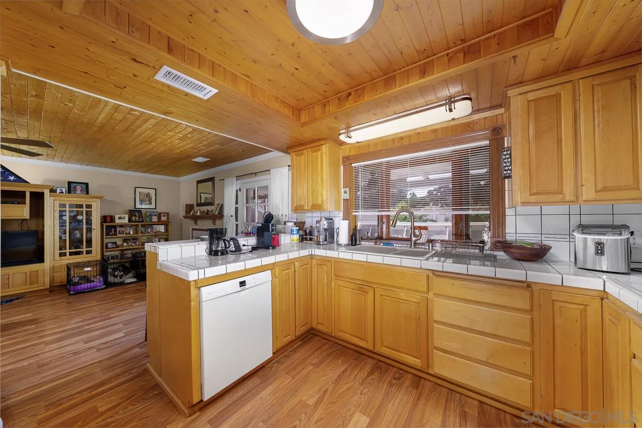 https://cdn.realtyfeed.com/cdn/127/250040978/ebb1497a381e0a38c36daca40656a6a8.webp