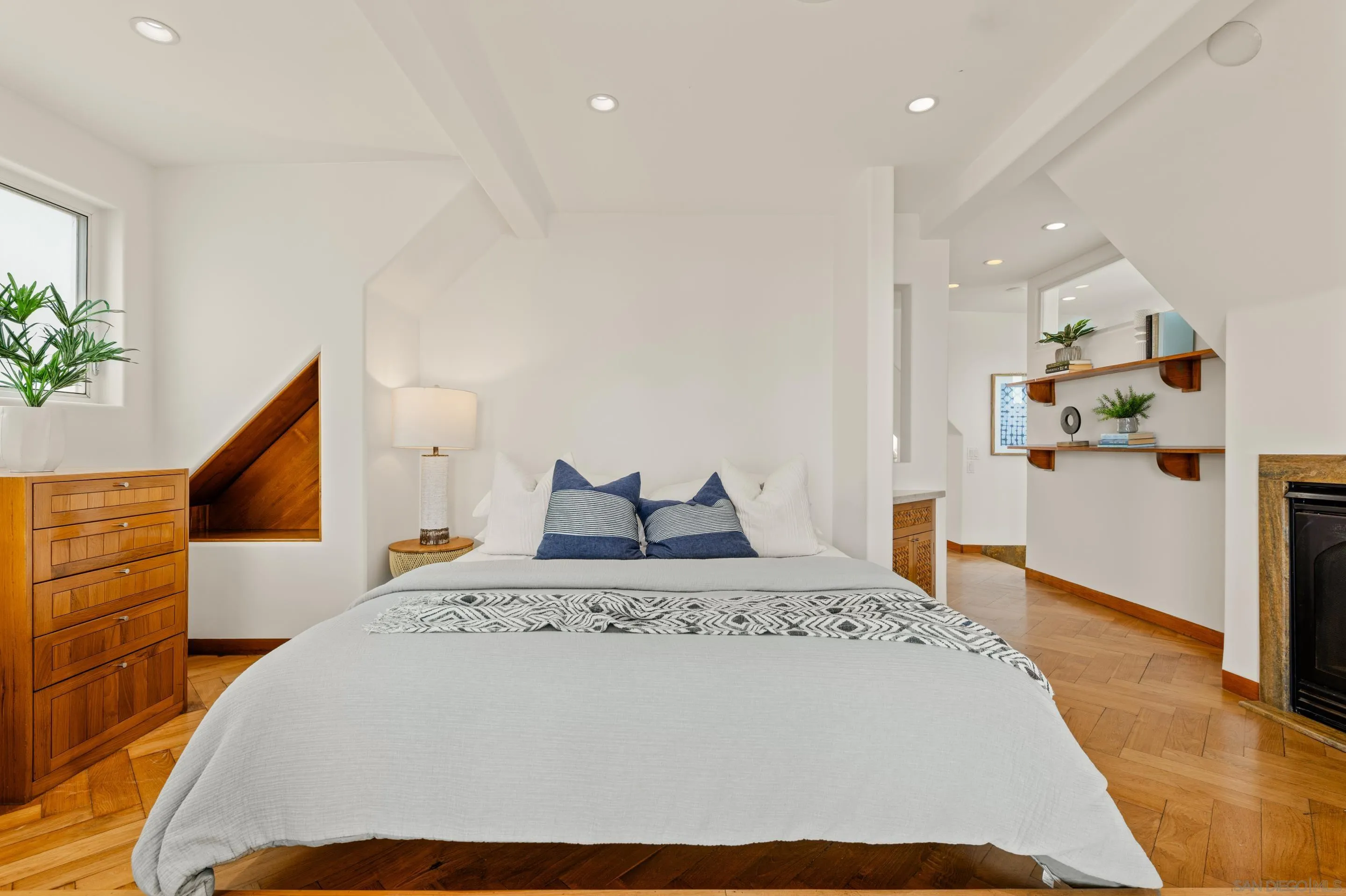 https://cdn.realtyfeed.com/cdn/127/250040981/3fd9f3af5ac20d565fdb0825c25aa215.webp