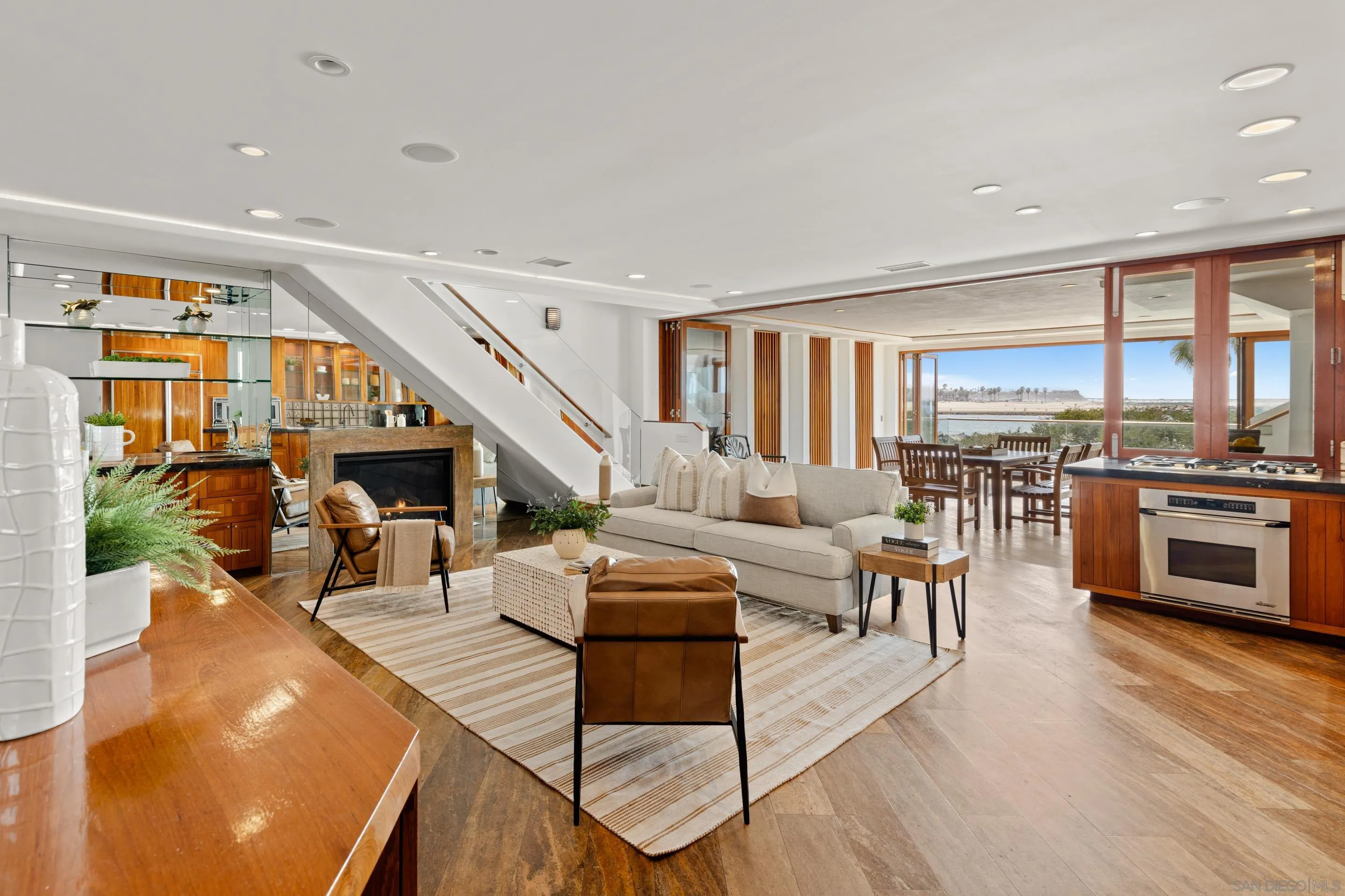 https://cdn.realtyfeed.com/cdn/127/250040981/6053e7f0f89f1bef2433f6088552738a.webp