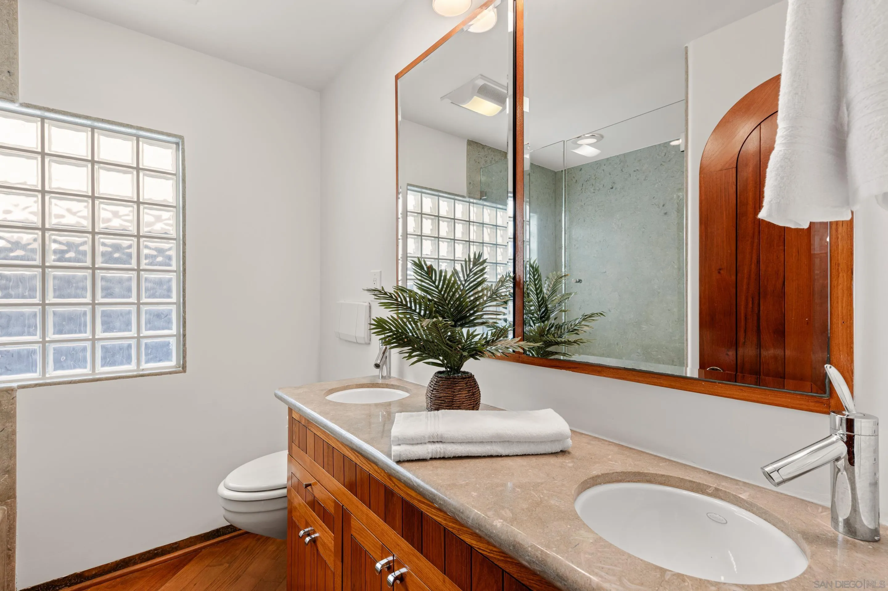https://cdn.realtyfeed.com/cdn/127/250040981/77e39e5225d9c1113847a41d73b5661d.webp