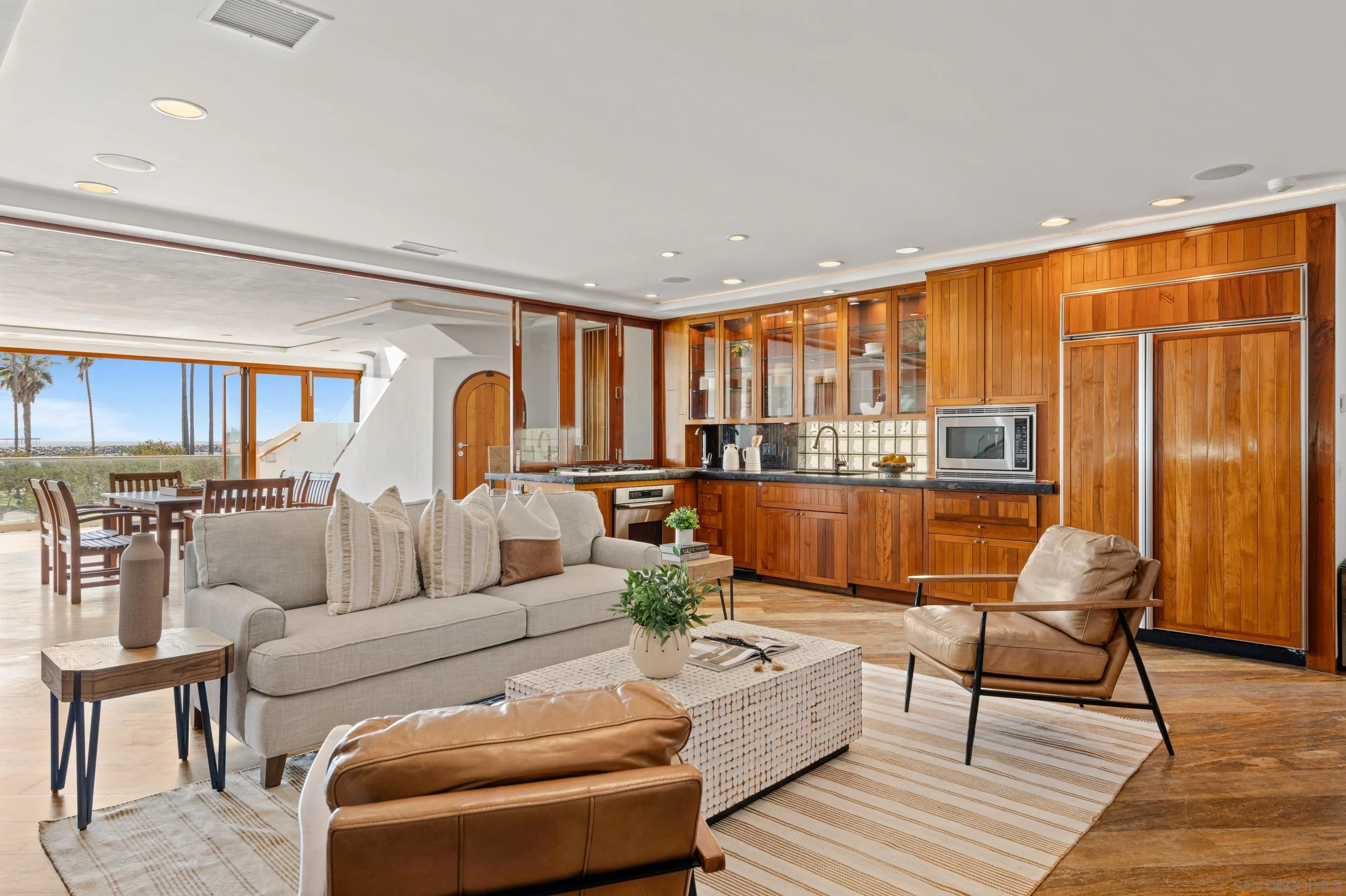 https://cdn.realtyfeed.com/cdn/127/250040981/a1d6c7cc7c4cda41e6045b62778391e8.webp