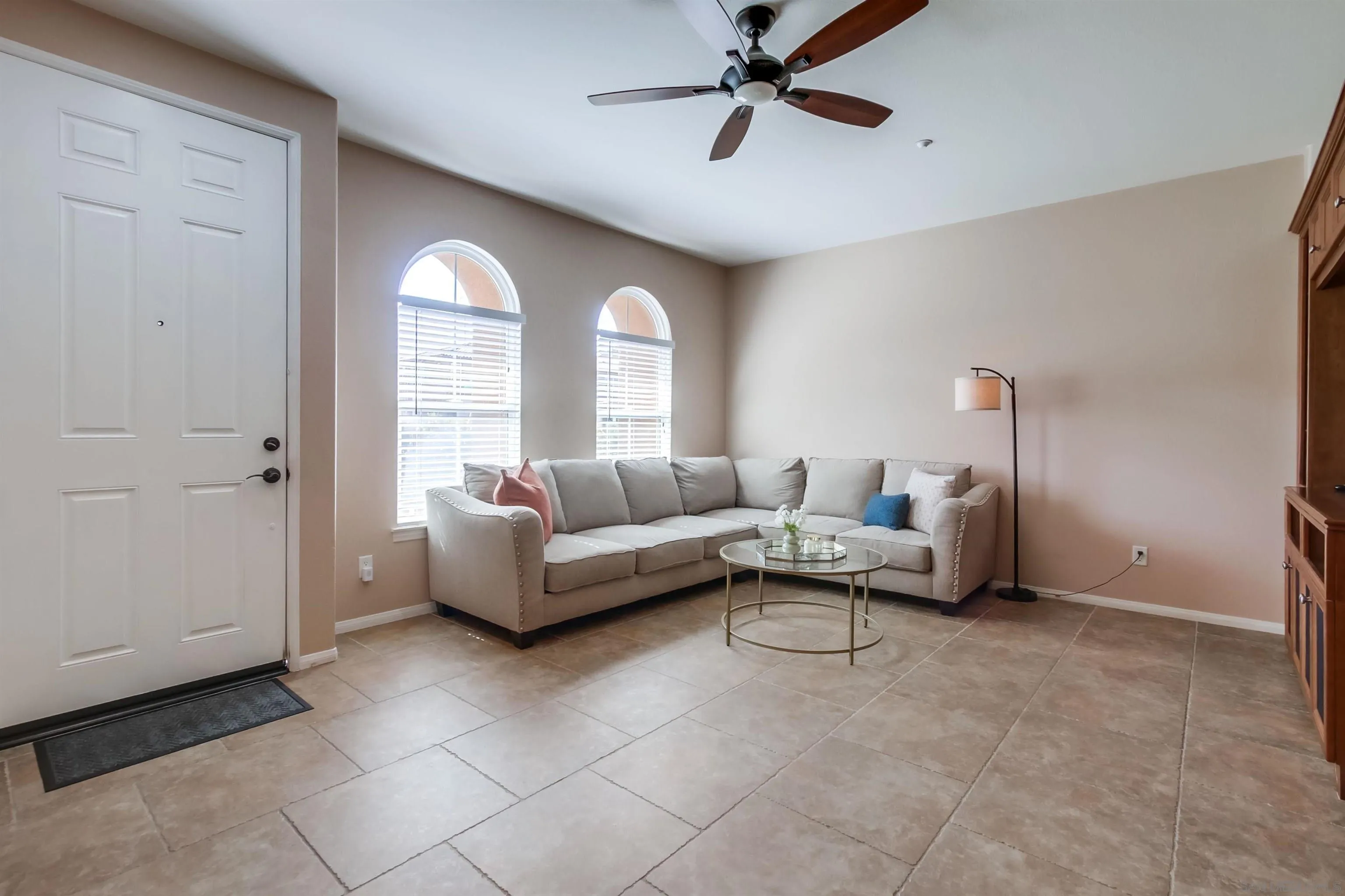 https://cdn.realtyfeed.com/cdn/127/250040984/0af6b7c36e3546d70b9ff6f9ddc3eb86.webp