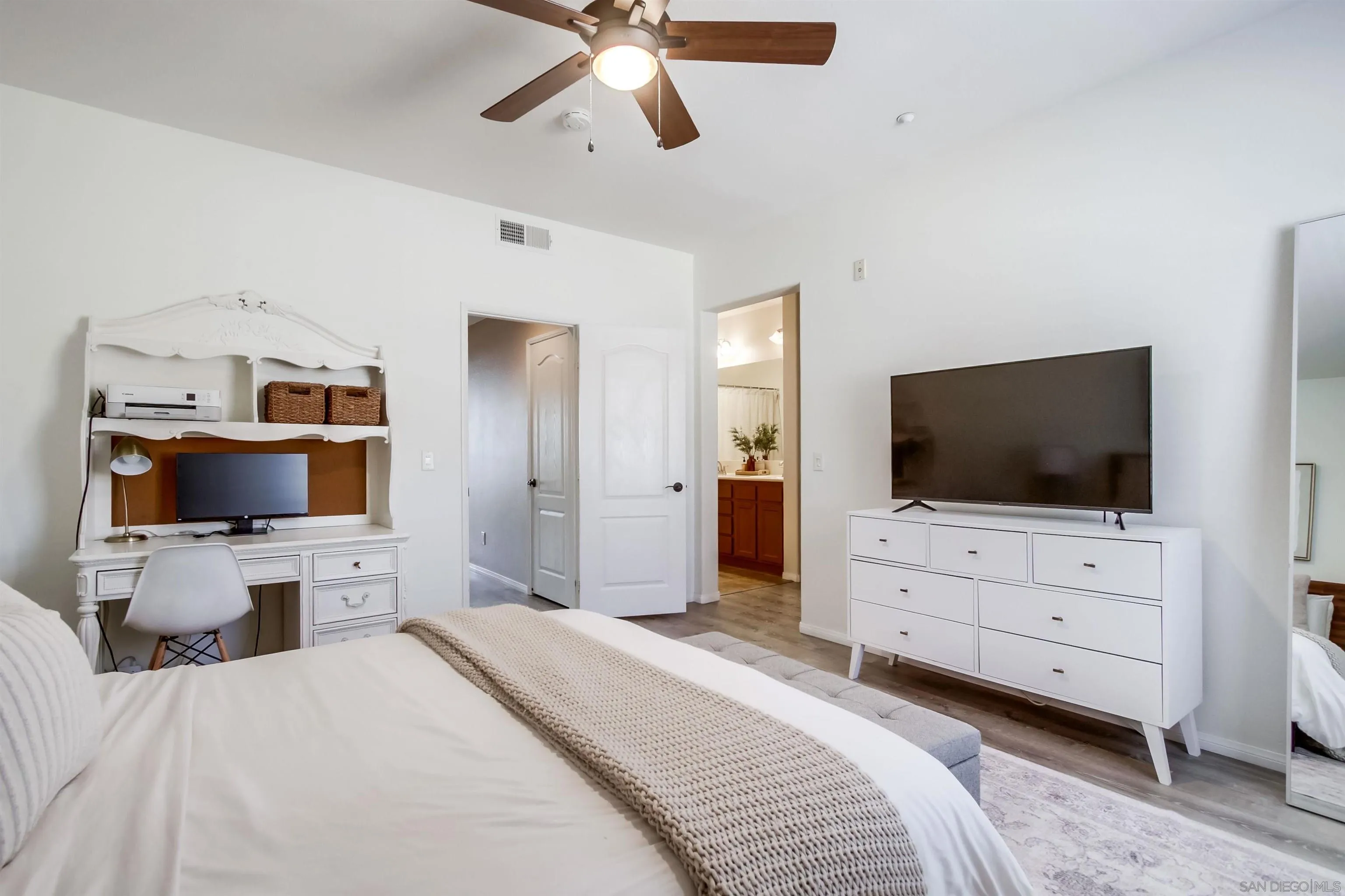 https://cdn.realtyfeed.com/cdn/127/250040984/1a6041fb22d70ce3087ae8dd174141df.webp