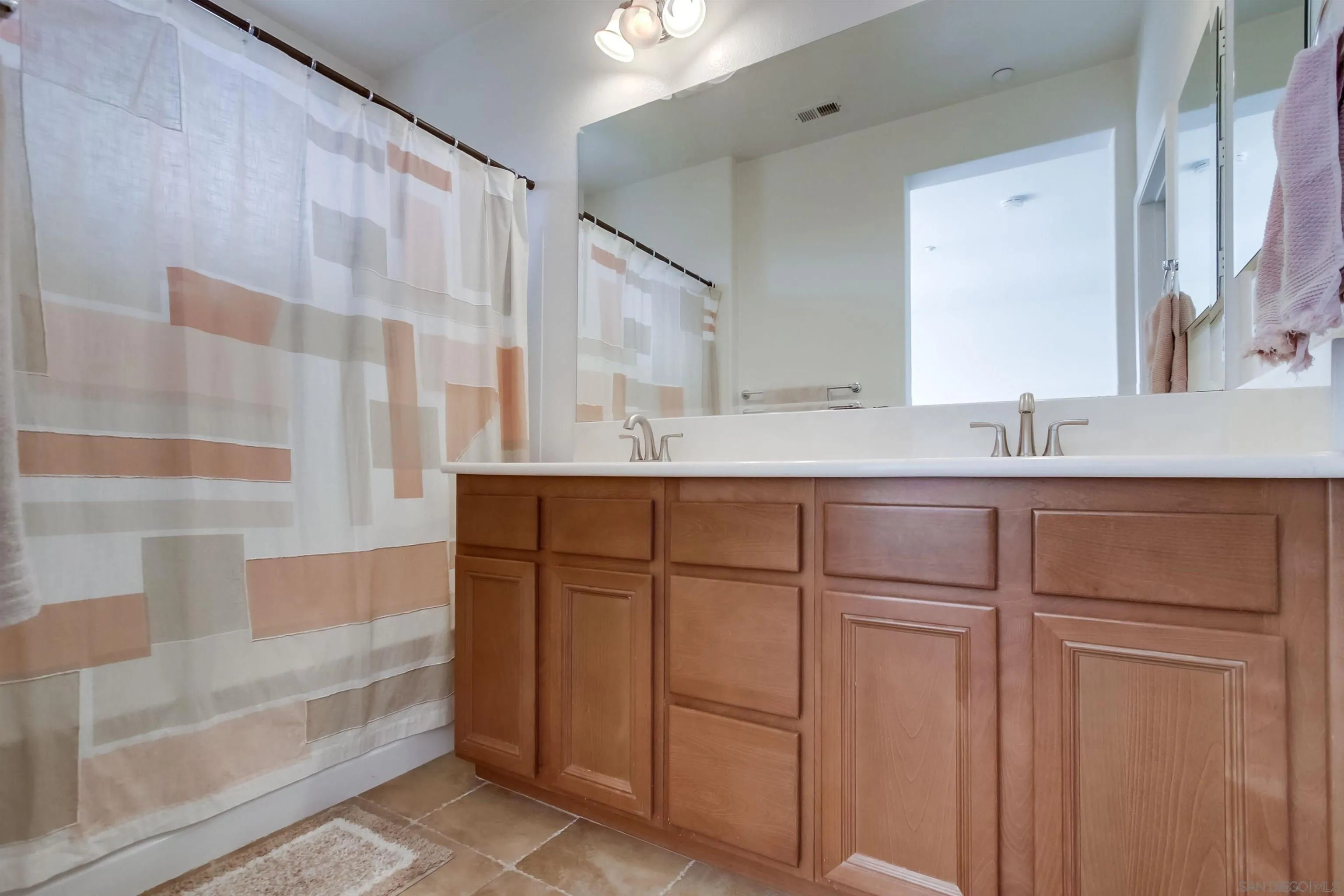 https://cdn.realtyfeed.com/cdn/127/250040984/1ec9ad715efee4d2608ae33d31ac3e25.webp