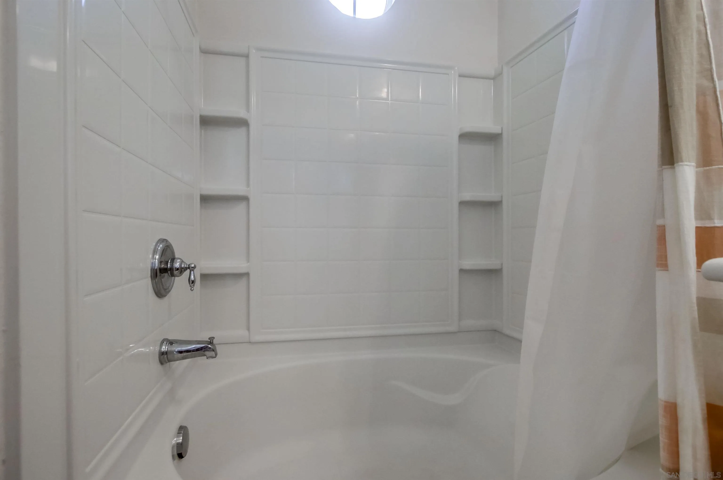 https://cdn.realtyfeed.com/cdn/127/250040984/6561fcb4f596cf8c10d29a635d2bd479.webp