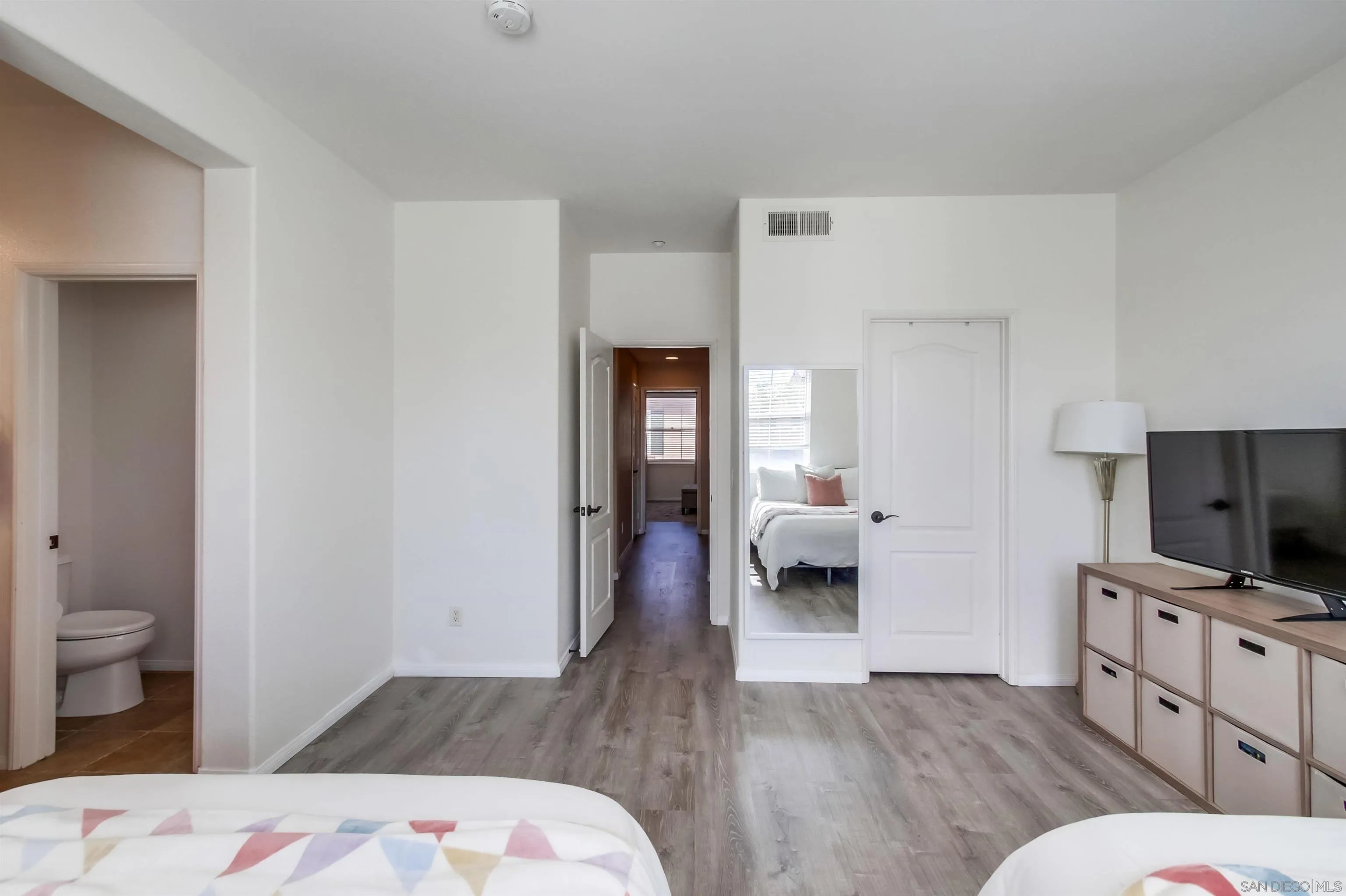 https://cdn.realtyfeed.com/cdn/127/250040984/665f90190e6ec1e75800fc6b6f17599d.webp