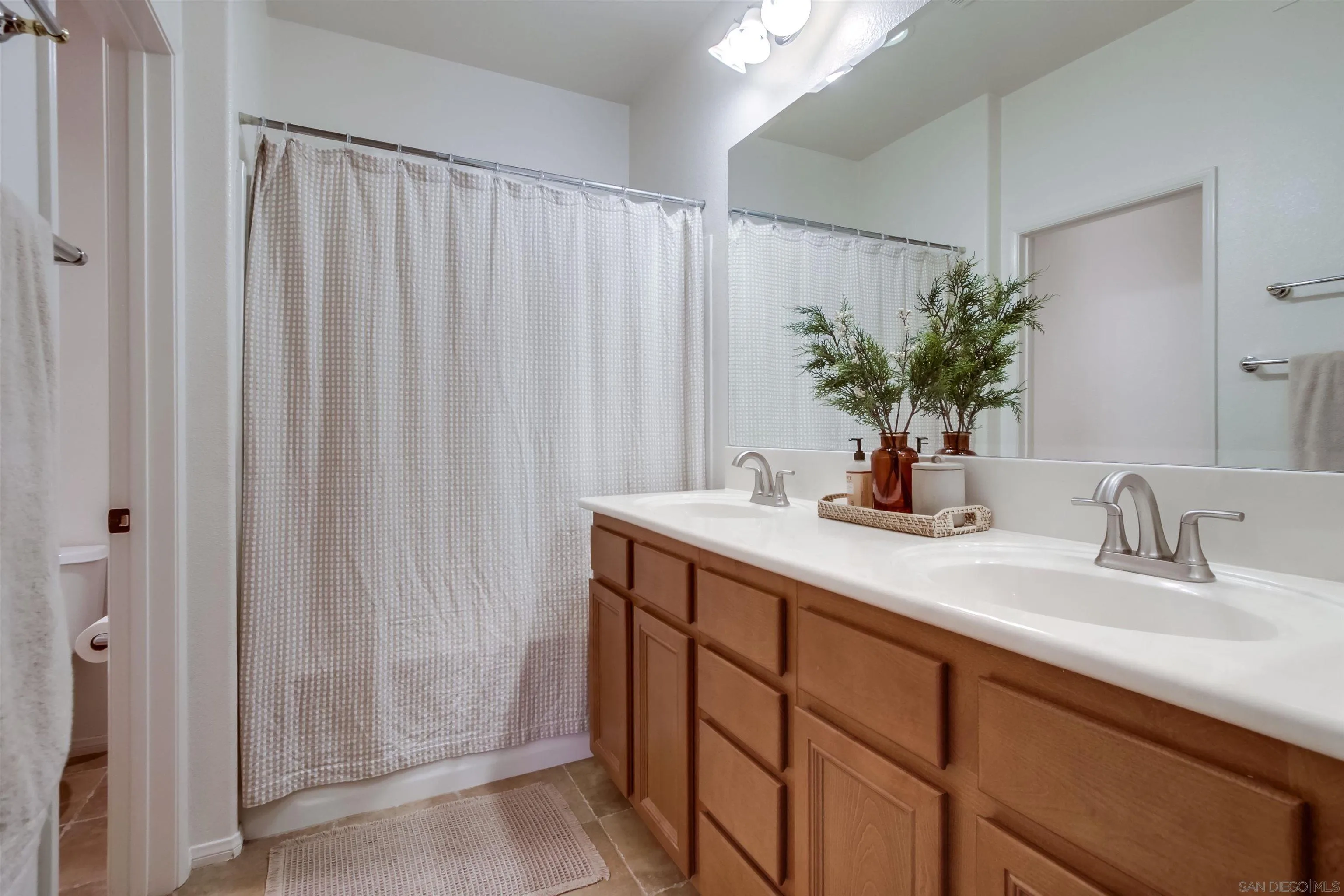 https://cdn.realtyfeed.com/cdn/127/250040984/866c9c5752a2e9b3480b98458db3b3b0.webp