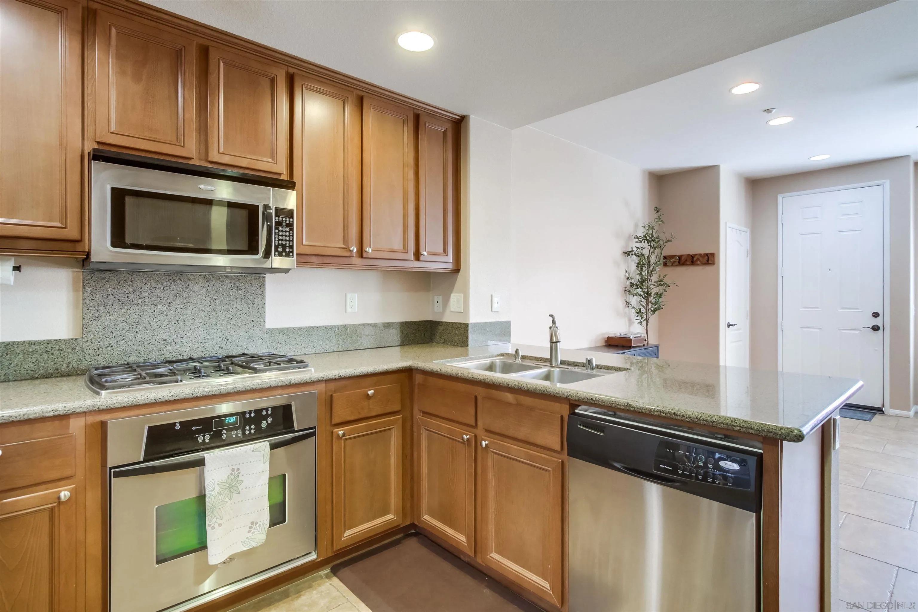 https://cdn.realtyfeed.com/cdn/127/250040984/999801c106844bf3e2f27c39014d6b8c.webp