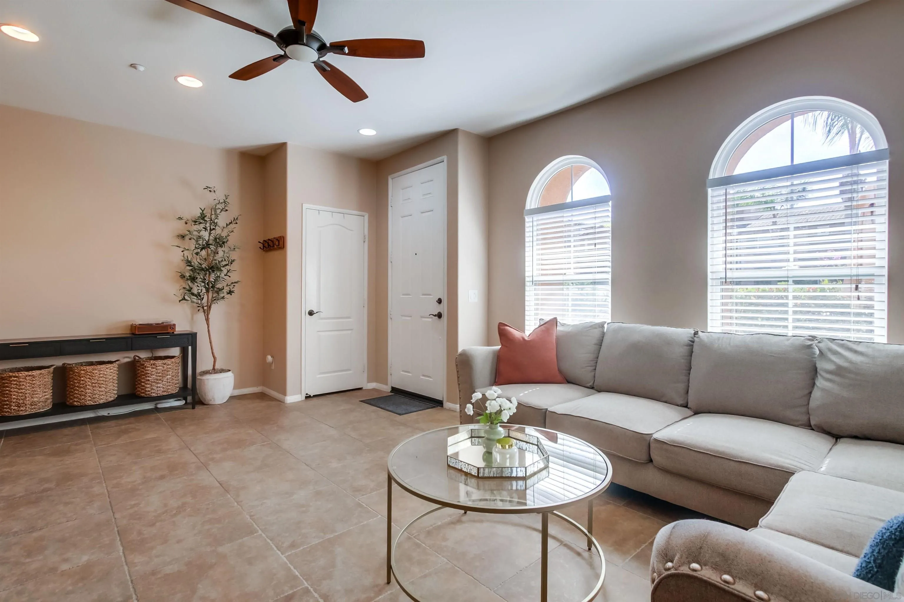 https://cdn.realtyfeed.com/cdn/127/250040984/fac9a6143a85e27091d2023d168b569a.webp