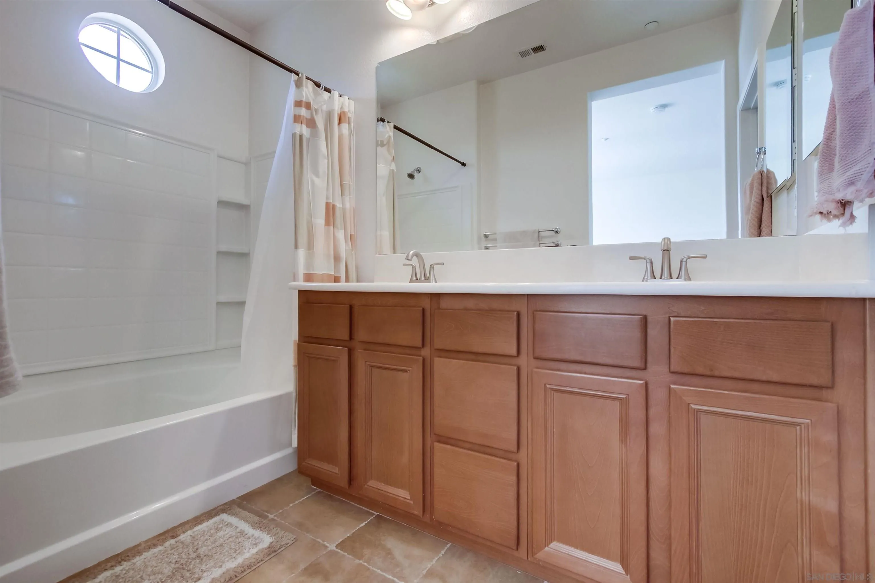 https://cdn.realtyfeed.com/cdn/127/250040984/fda44f5cd314b430f034db2dcaedf700.webp