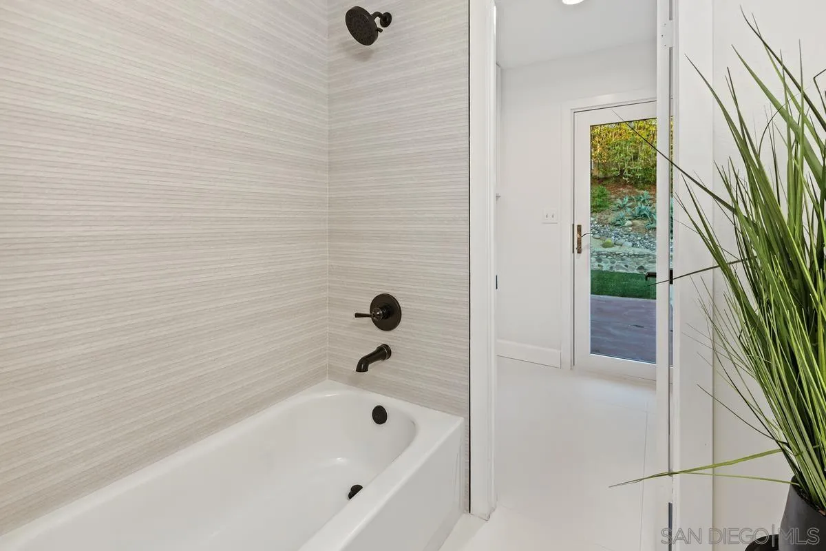 https://cdn.realtyfeed.com/cdn/127/250040990/3d1eaa06ad93351fd8a5b7894992b156.webp