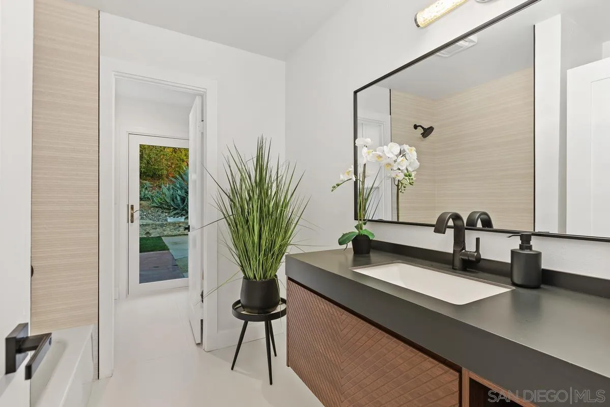 https://cdn.realtyfeed.com/cdn/127/250040990/bccc441e7c8b383a5e125ddafcf9b5c1.webp