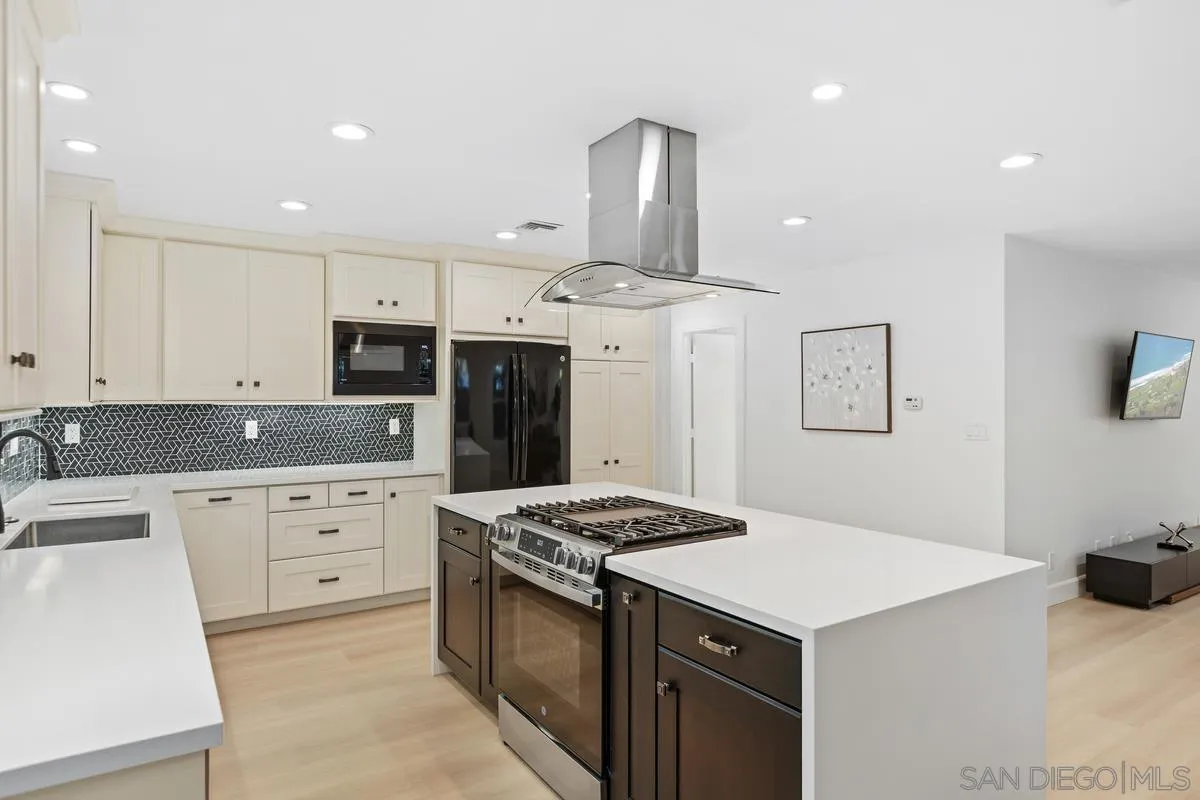 https://cdn.realtyfeed.com/cdn/127/250040990/db9a1af2b5f857d660c499ee7d0db202.webp