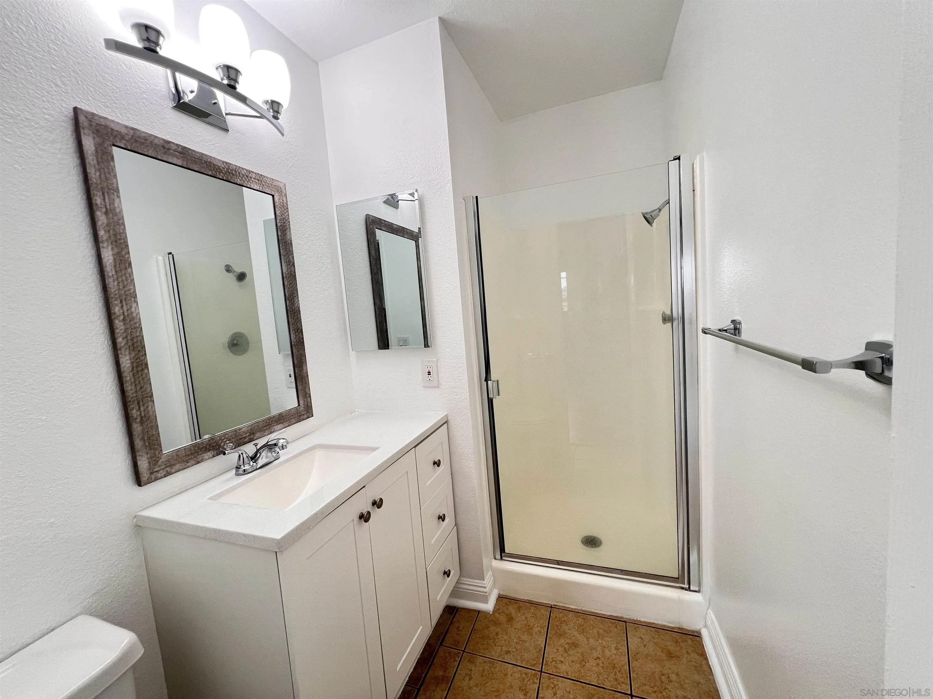 Photo #8: 250040993 Listing: Photo #8