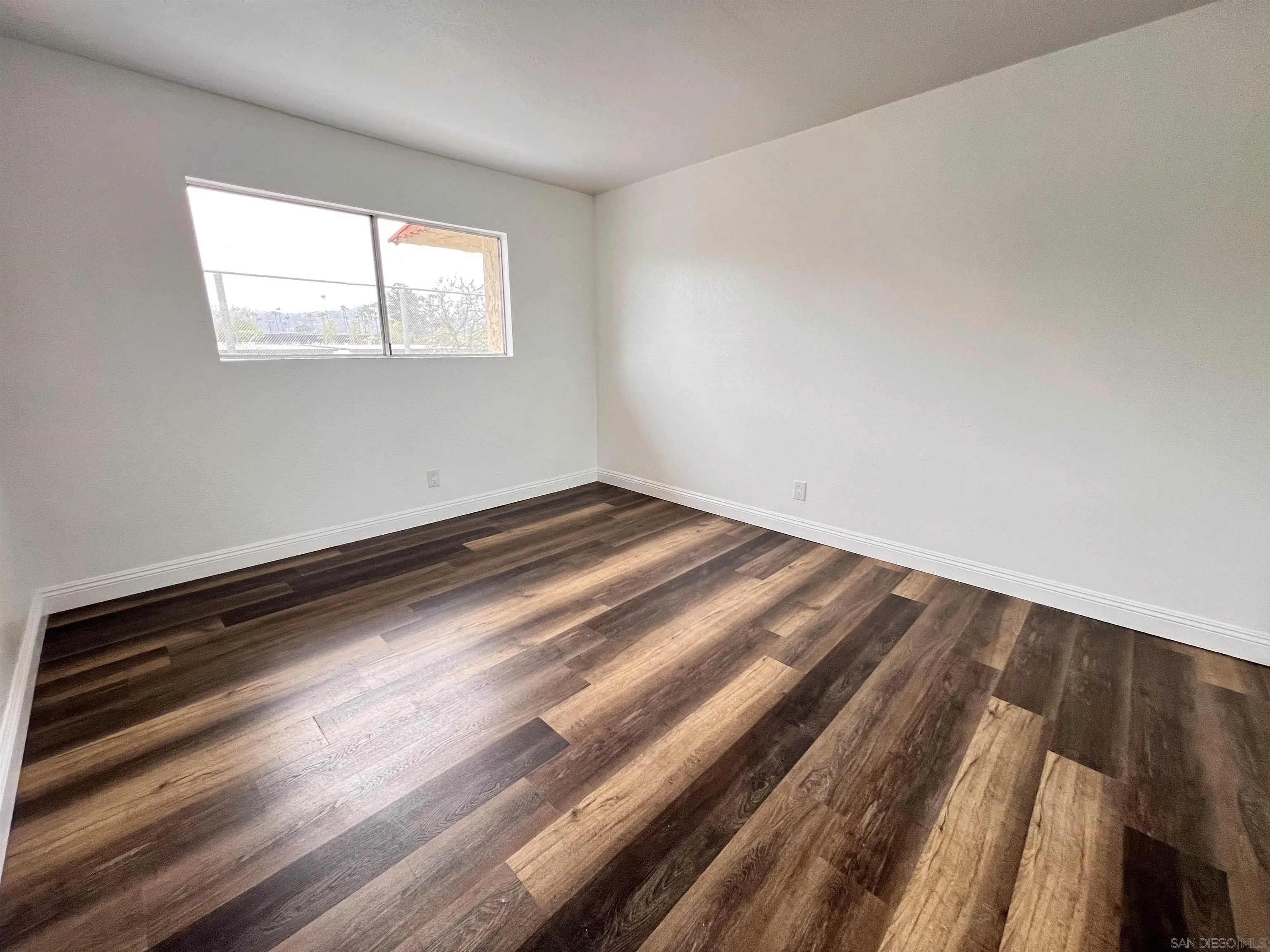 Photo #11: 250040993 Listing: Photo #11