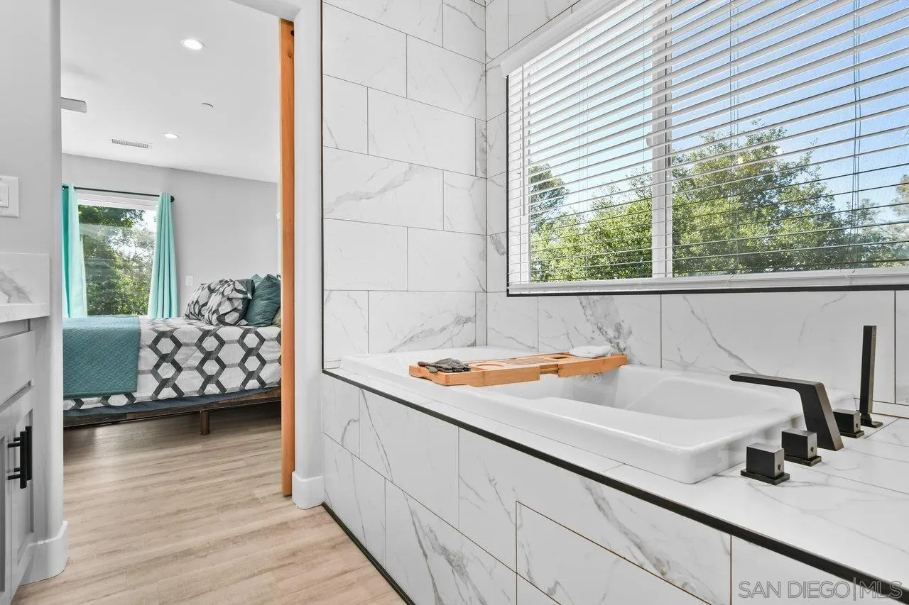 https://cdn.realtyfeed.com/cdn/127/250040994/5cc297015b8d6ef861f062bdb51a13d1.webp