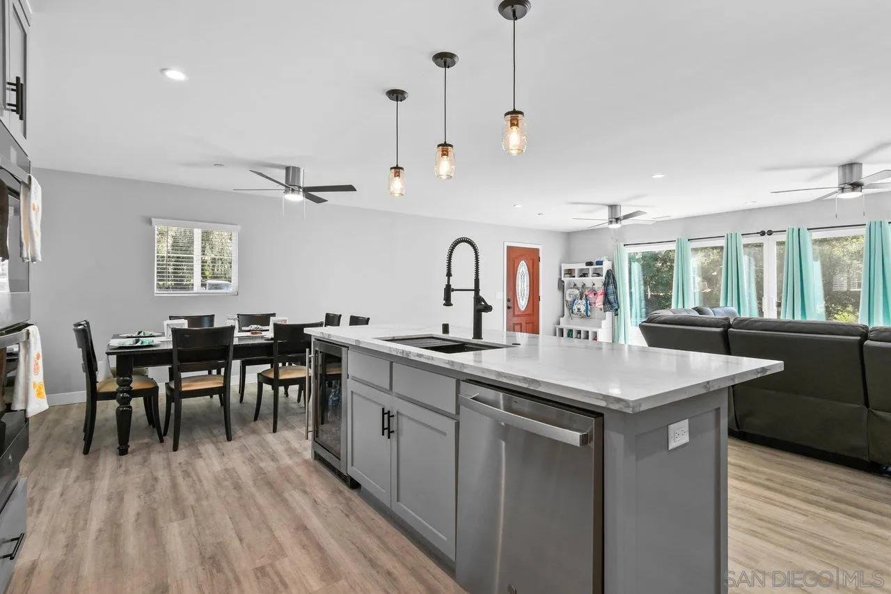 https://cdn.realtyfeed.com/cdn/127/250040994/ab84c80466374e62eb0c14af3d4ac442.webp