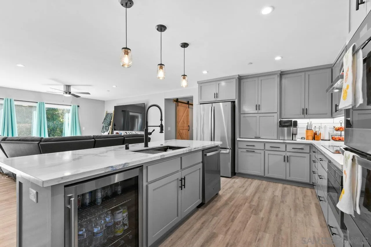 https://cdn.realtyfeed.com/cdn/127/250040994/cff489084abfec25bb08b17dbf6632c4.webp