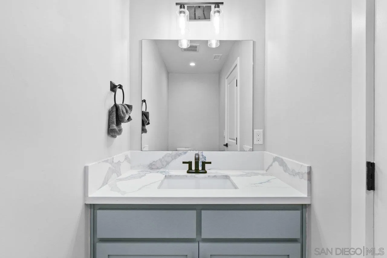 https://cdn.realtyfeed.com/cdn/127/250040994/de5a01f9200f16d56f7f843eb65f9c83.webp