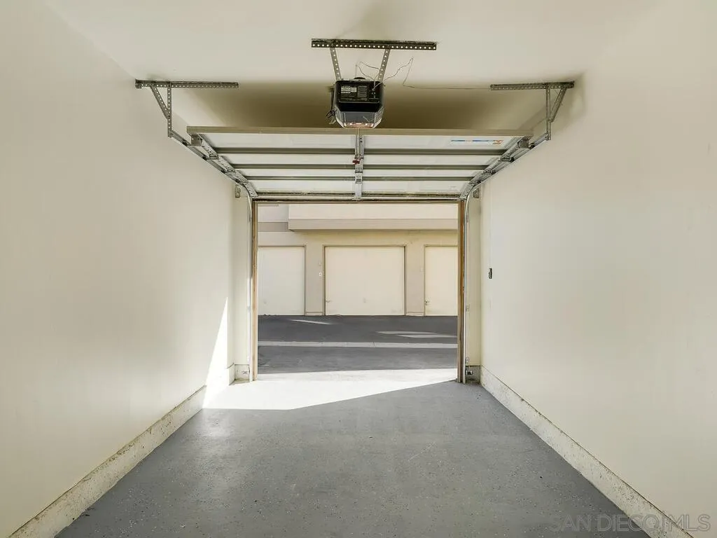https://cdn.realtyfeed.com/cdn/127/250040997/78d66b03970799eb9be5bc9621c96fda.webp