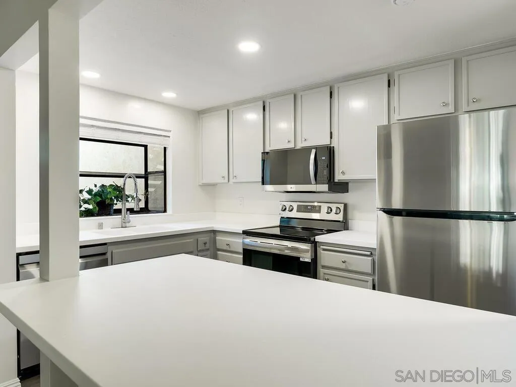 https://cdn.realtyfeed.com/cdn/127/250040997/a00d7a86df8a47e8f9b41ad432f487dd.webp