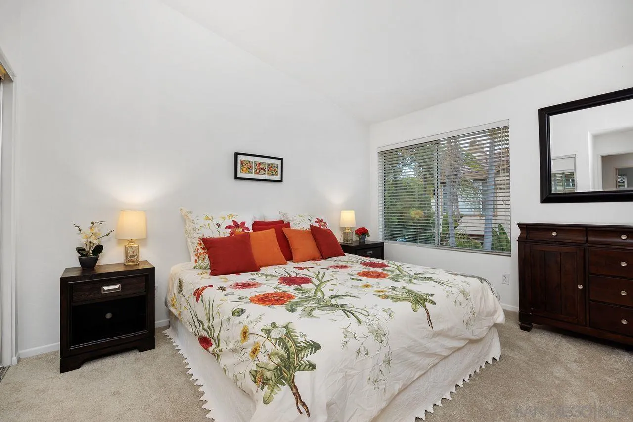 https://cdn.realtyfeed.com/cdn/127/250041002/1cc04c473aec2c4ebad53c1574d2fd4c.webp